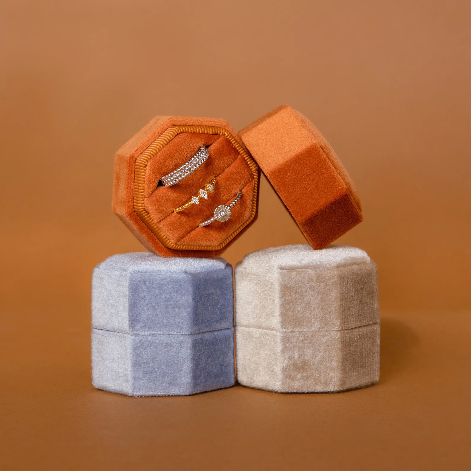 3 Slot Velvet Ring Box - Image 4