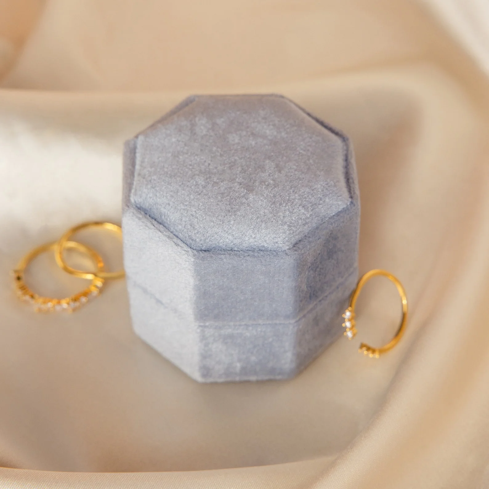 3 Slot Velvet Ring Box - Image 6