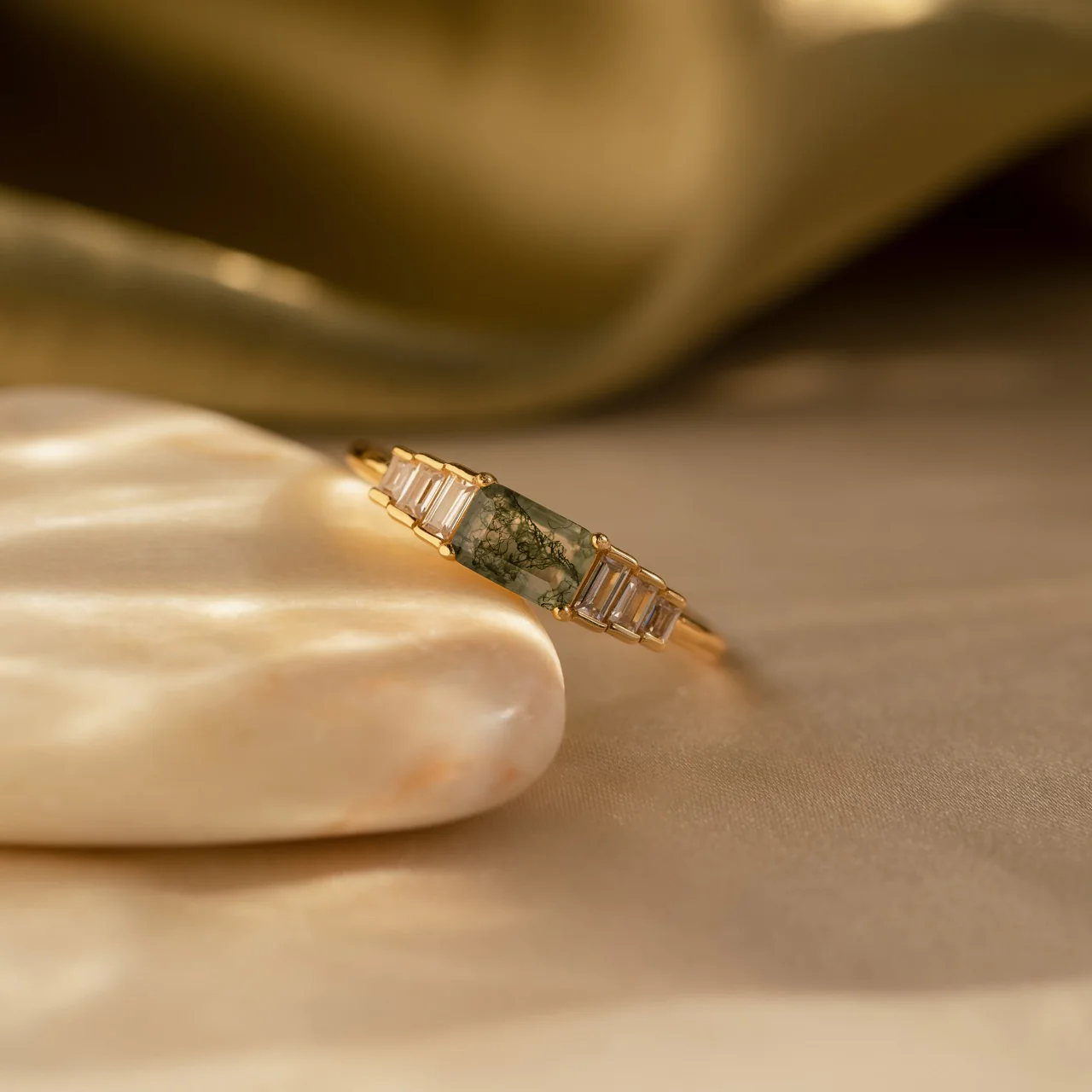 Agate Statement Ring in 18K Gold
