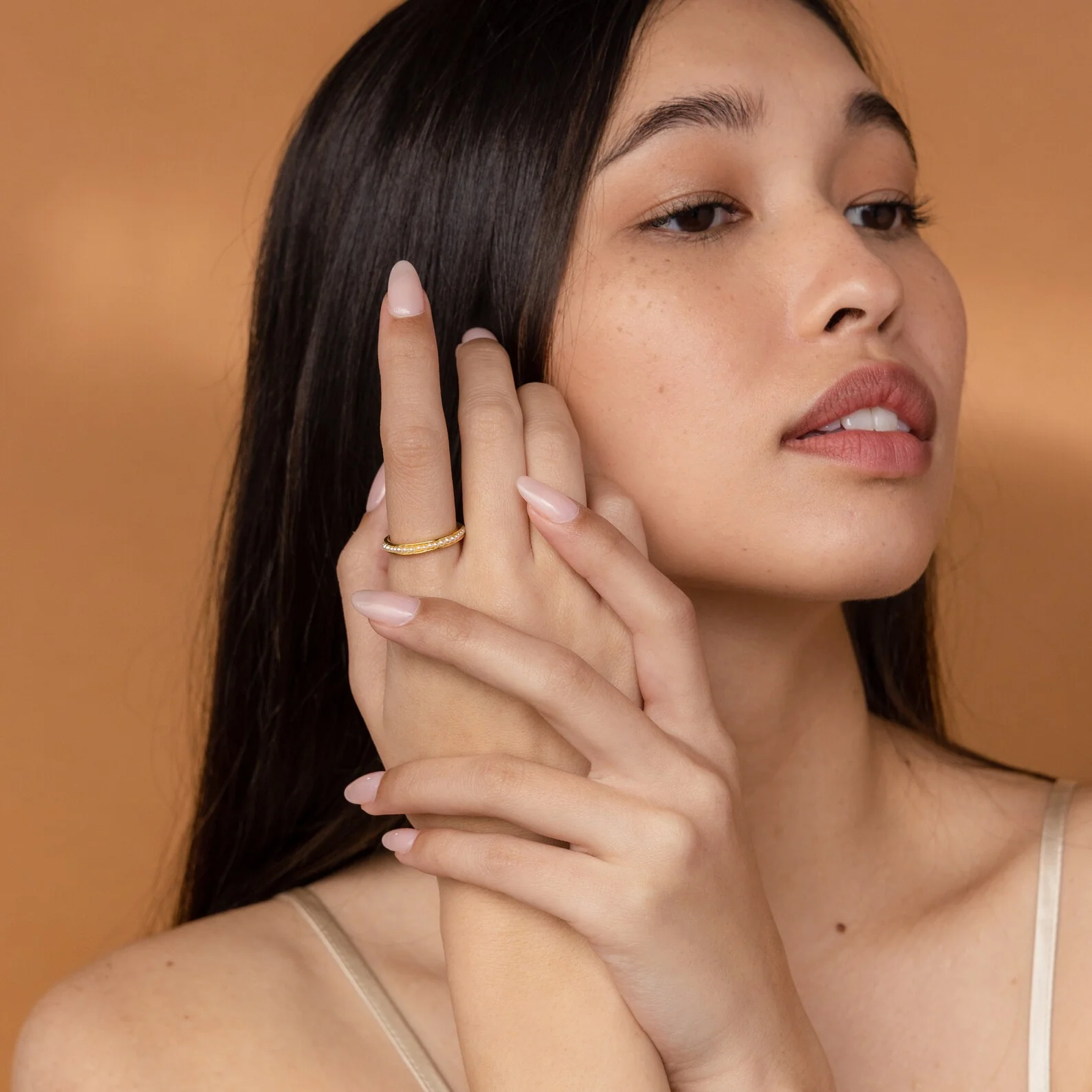 Alicia Pearl Inlay Band - Image 4