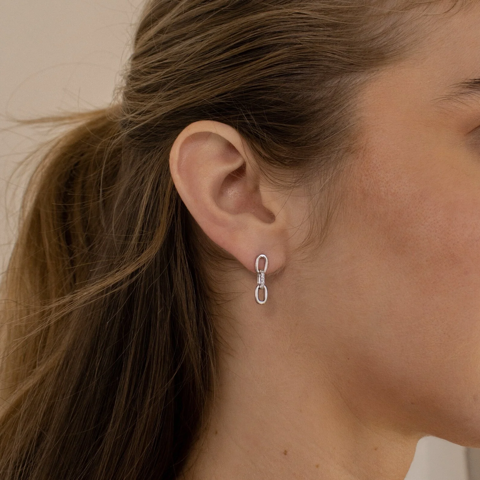 Amia Pave Link Earrings - Image 4