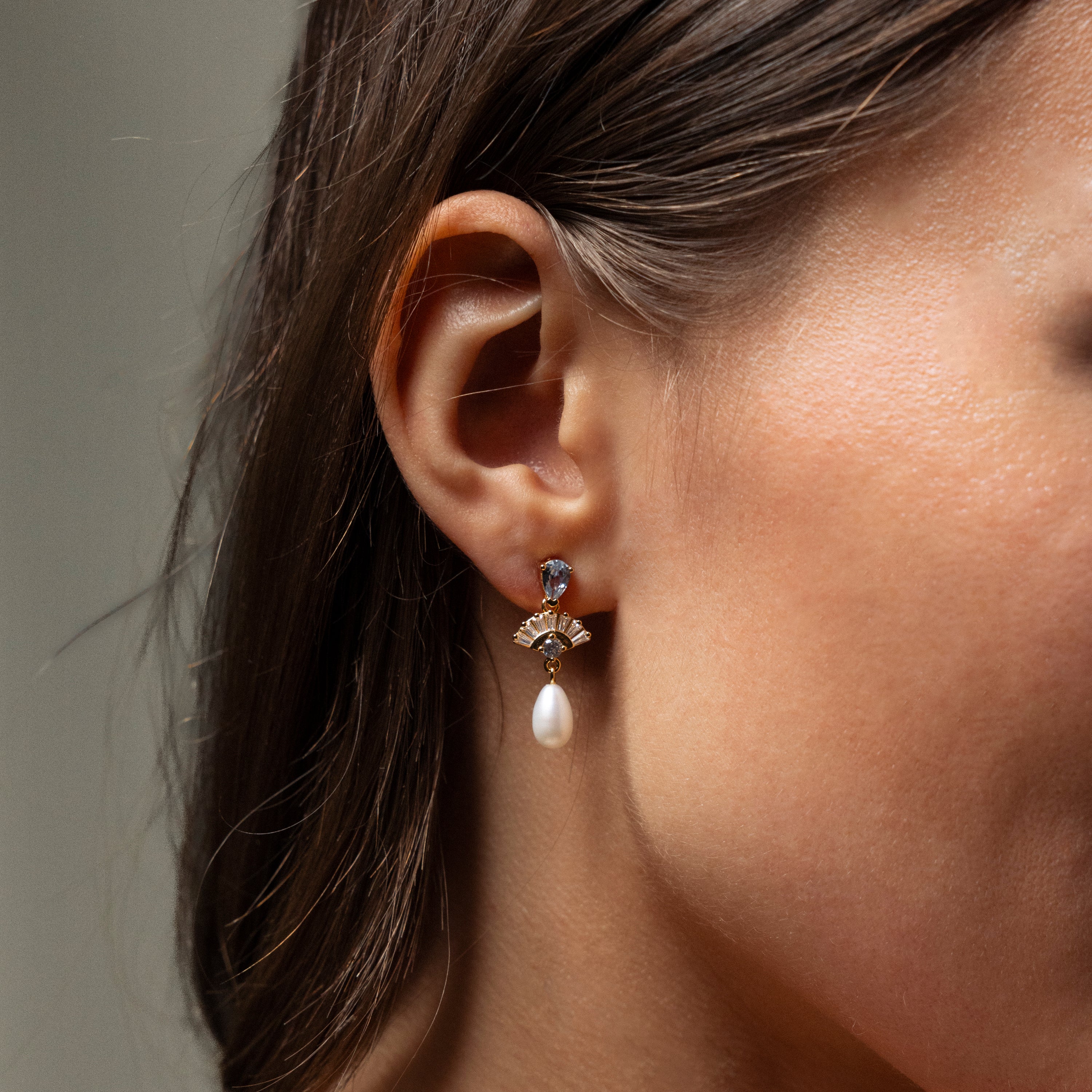 Aquamarine Pearl Drop Earrings in 18K Gold - Image 2