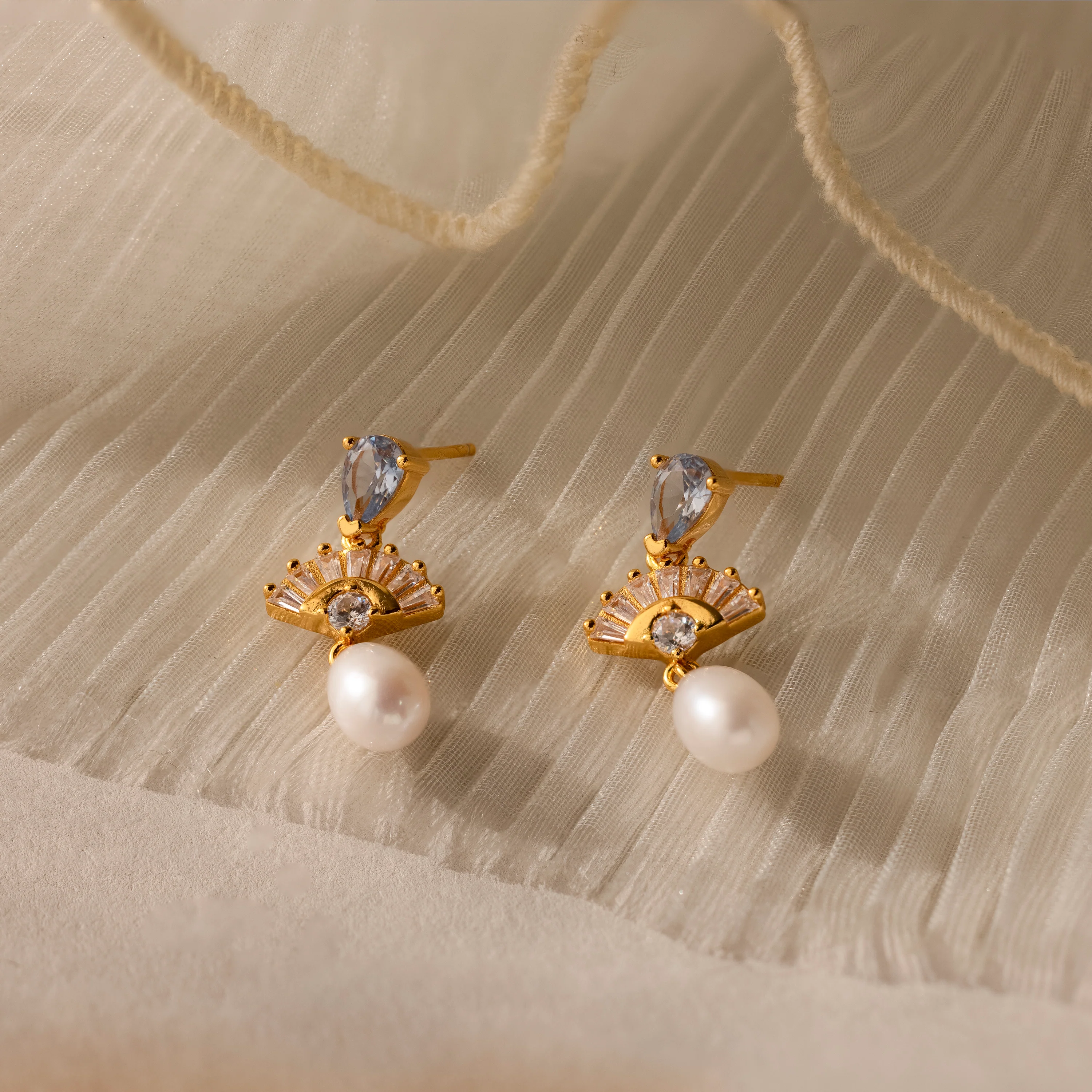 Aquamarine Pearl Drop Earrings in 18K Gold - Image 3