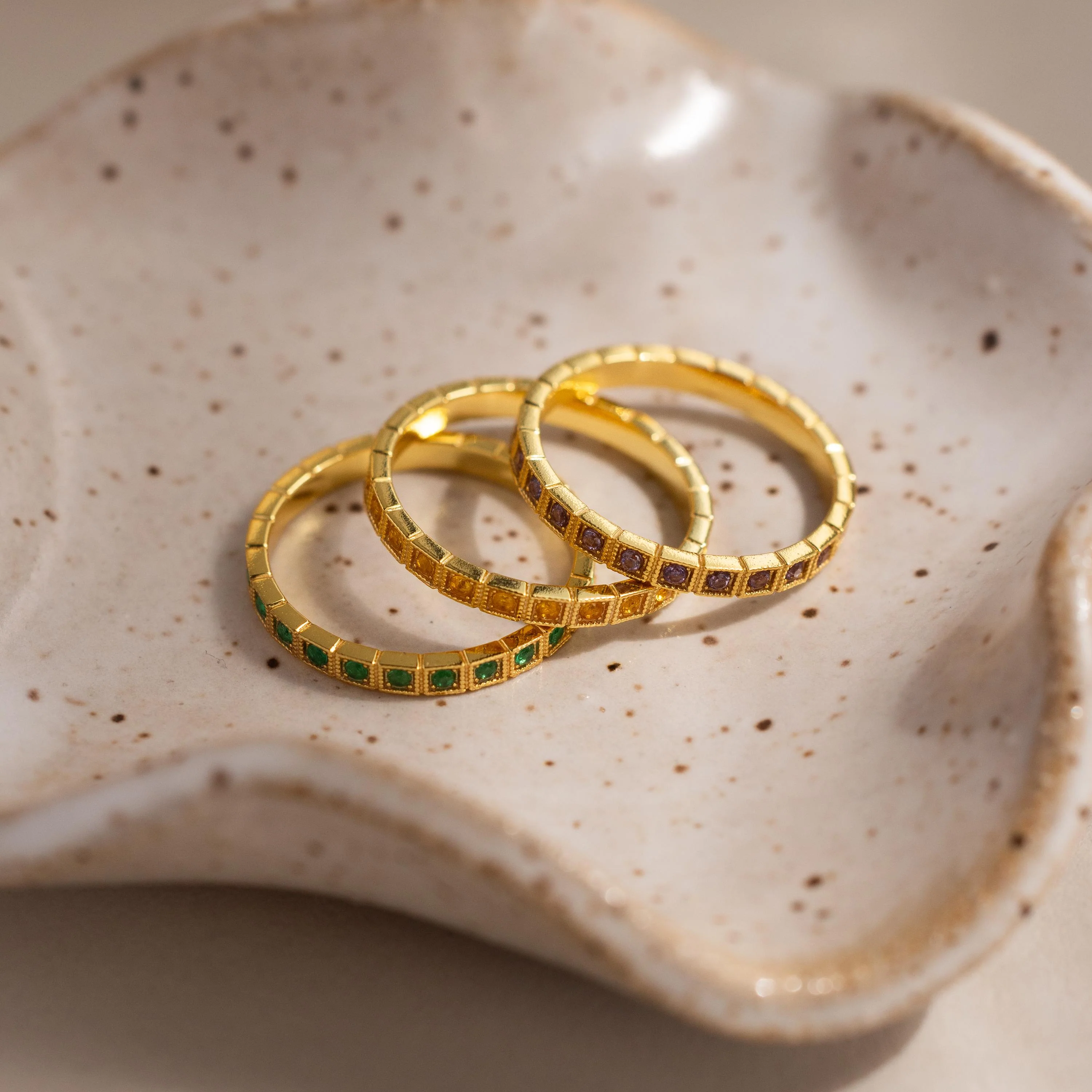 Art Deco Emerald Eternity Ring - Image 3