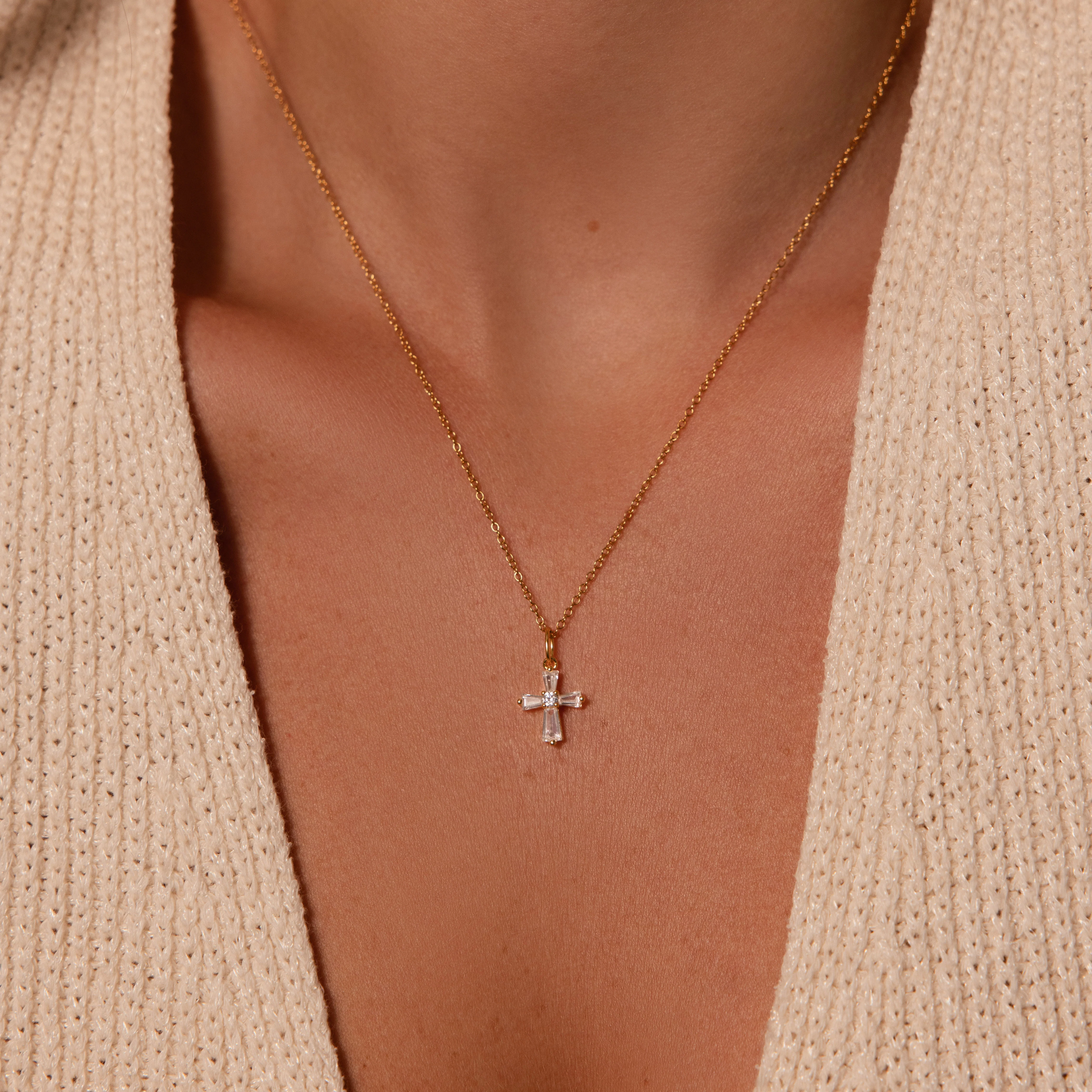 Art Deco Cross Necklace in 18K Gold - Image 2