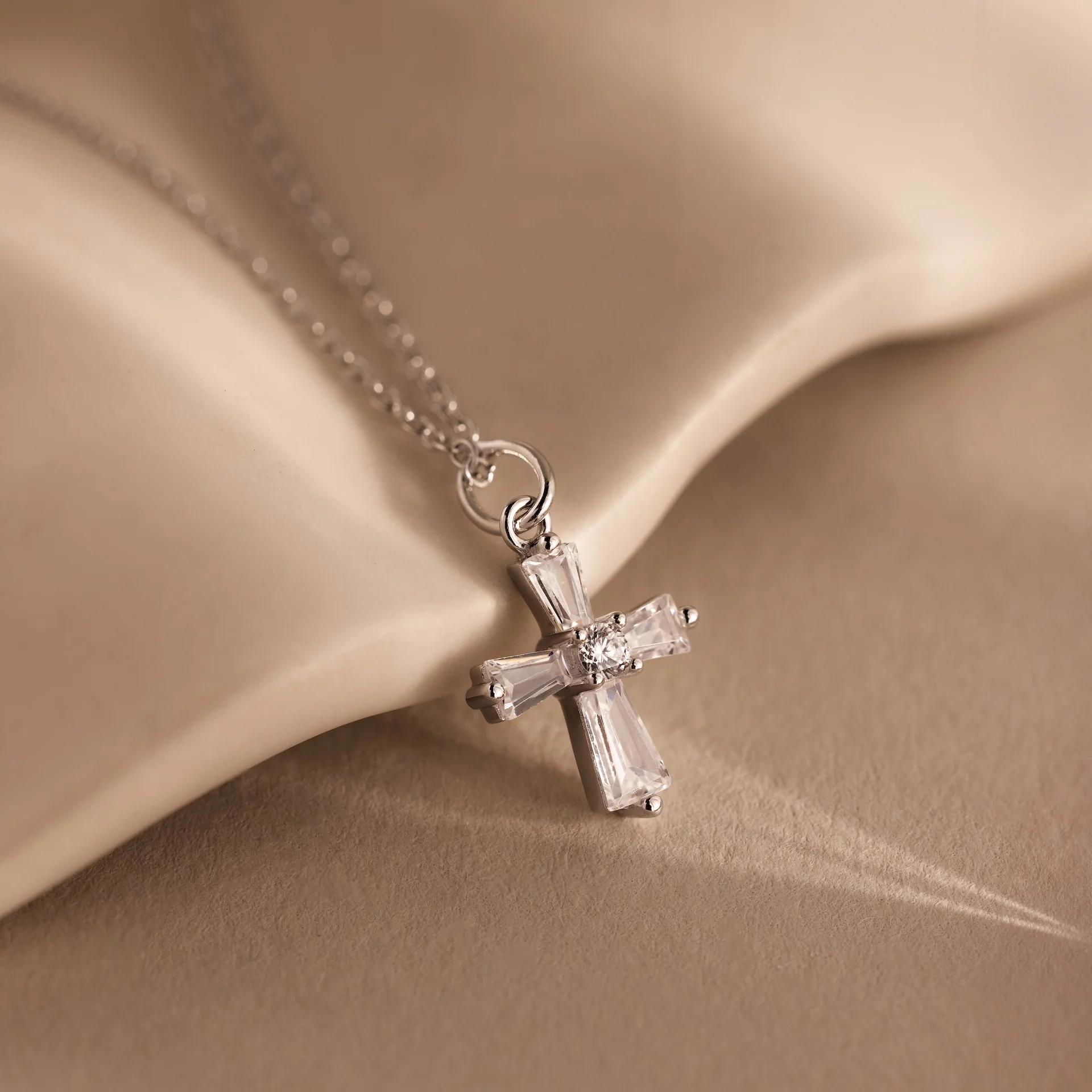 Art Deco Cross Necklace in Silver