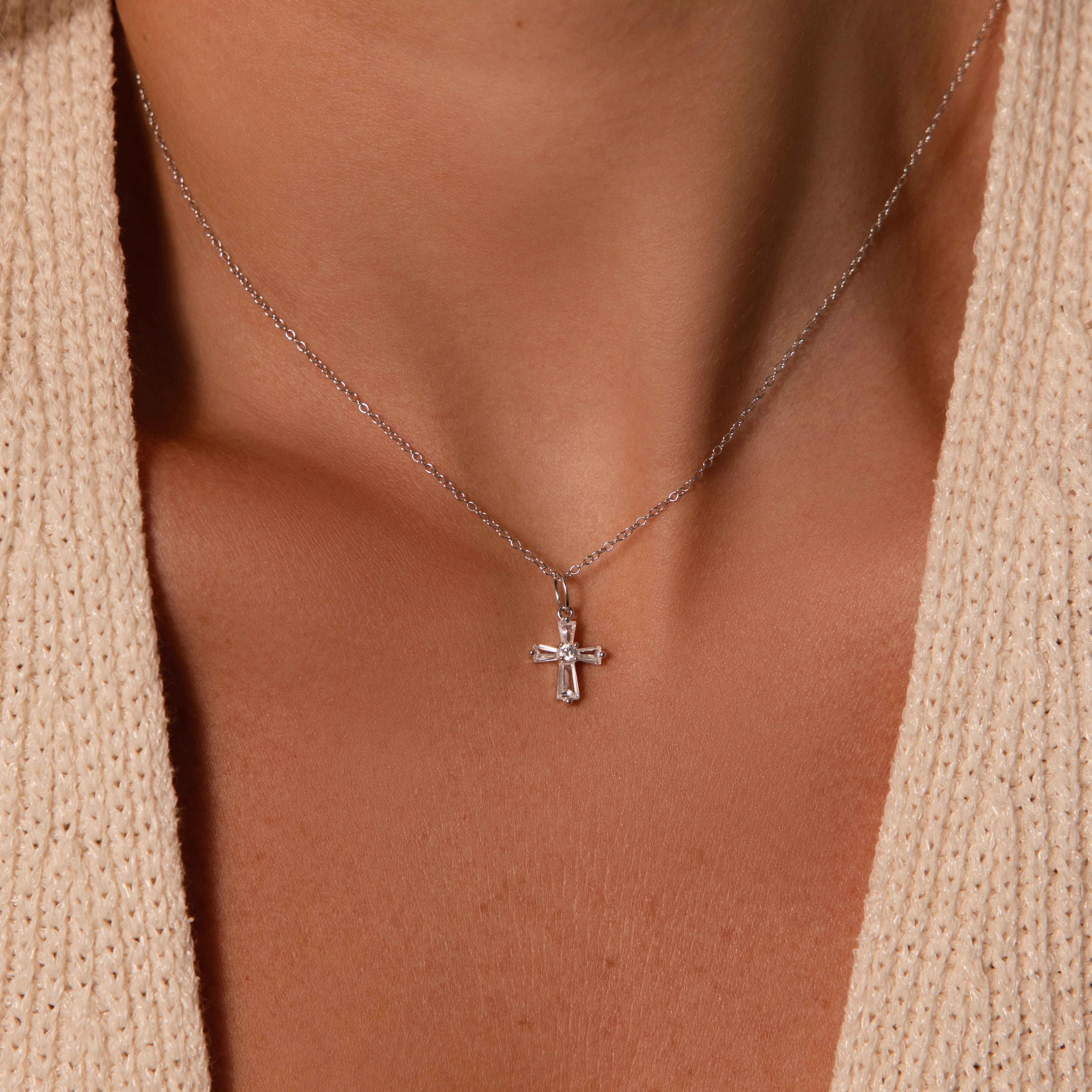 Art Deco Cross Necklace in Silver - Image 2