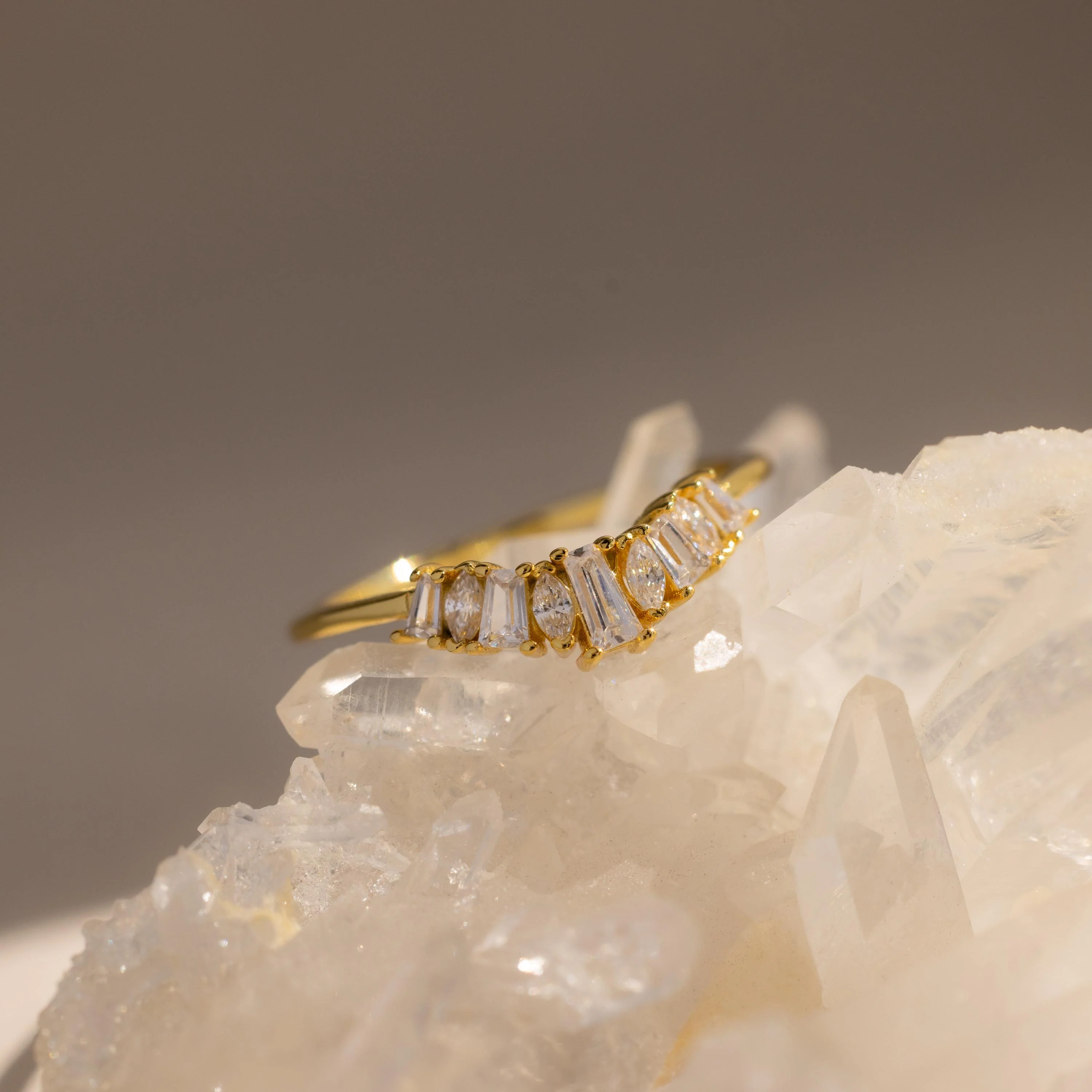 Art Deco Curve Diamond Ring - Image 3