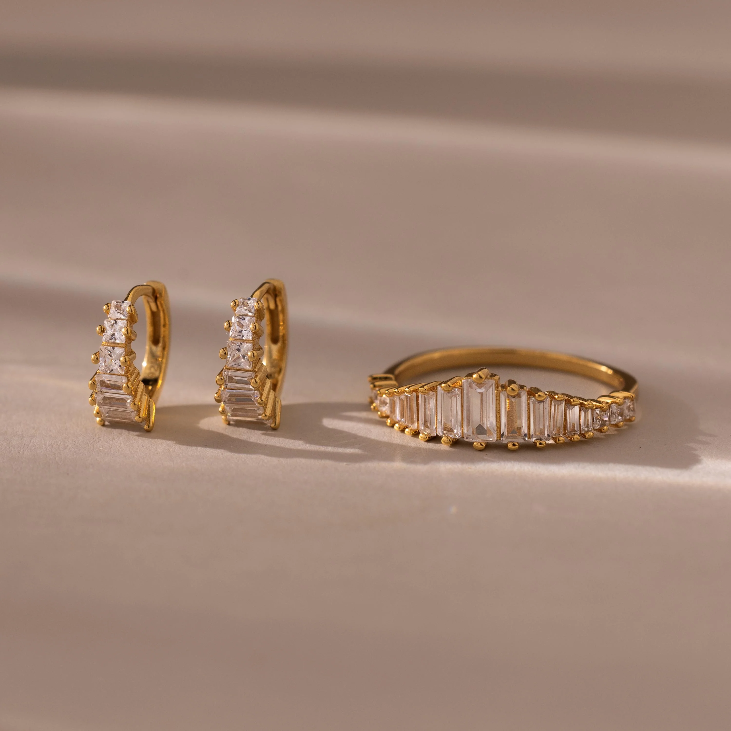 Art Deco Diamond Earrings & Ring Set in 18K Gold - Image 7