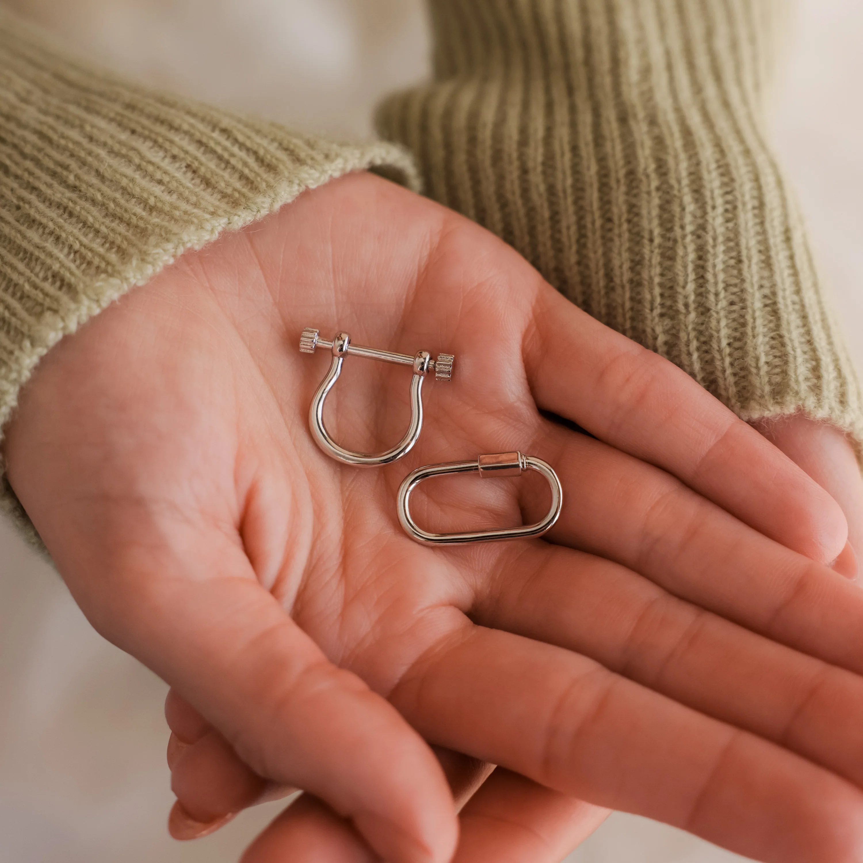 Bar & Carabiner Charm Set in Silver - Image 4