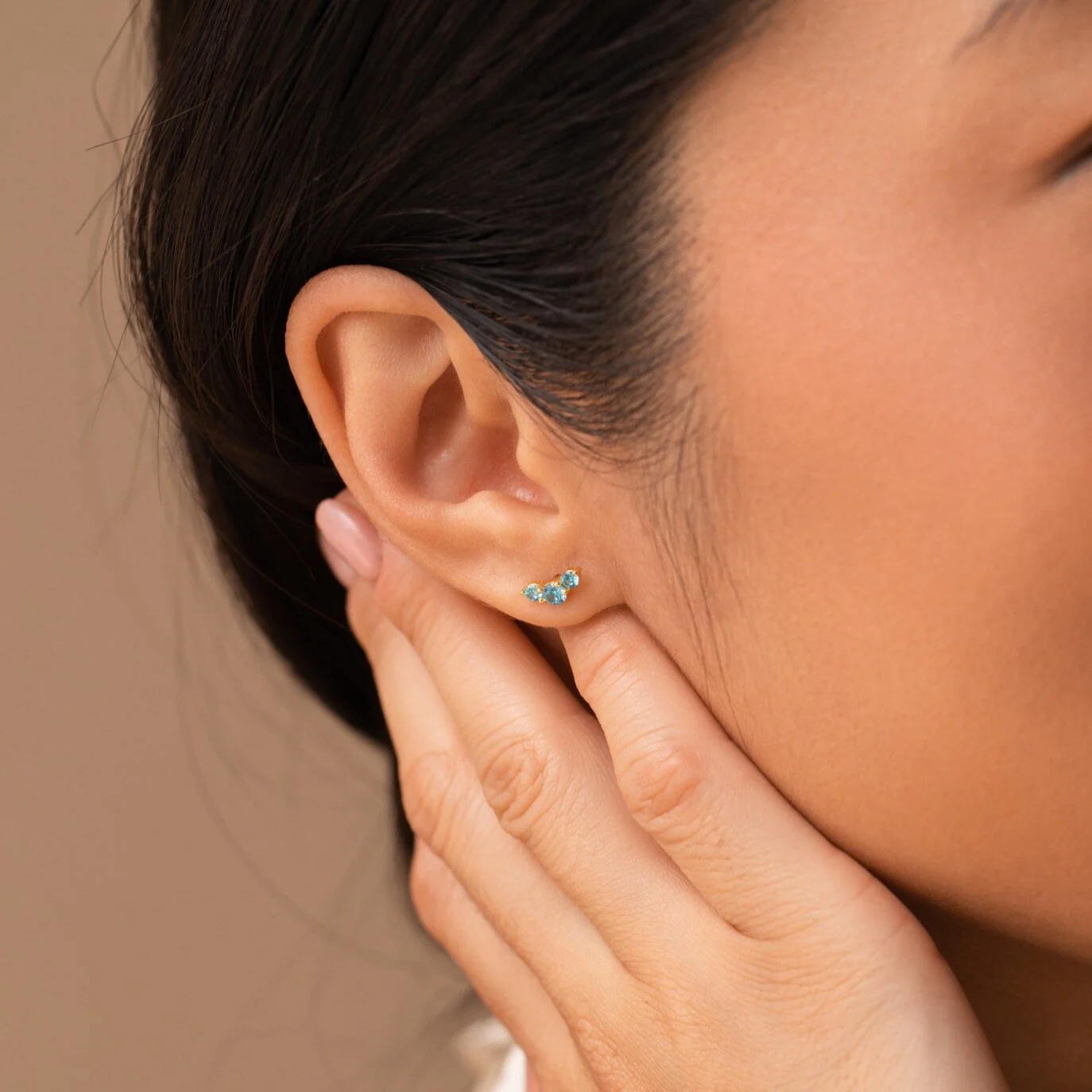 Bella Emerald Studs - Image 4