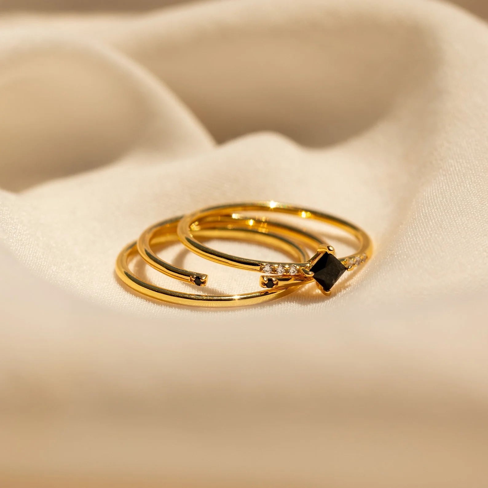 Black Abyss Ring Set in 18K Gold - Image 3