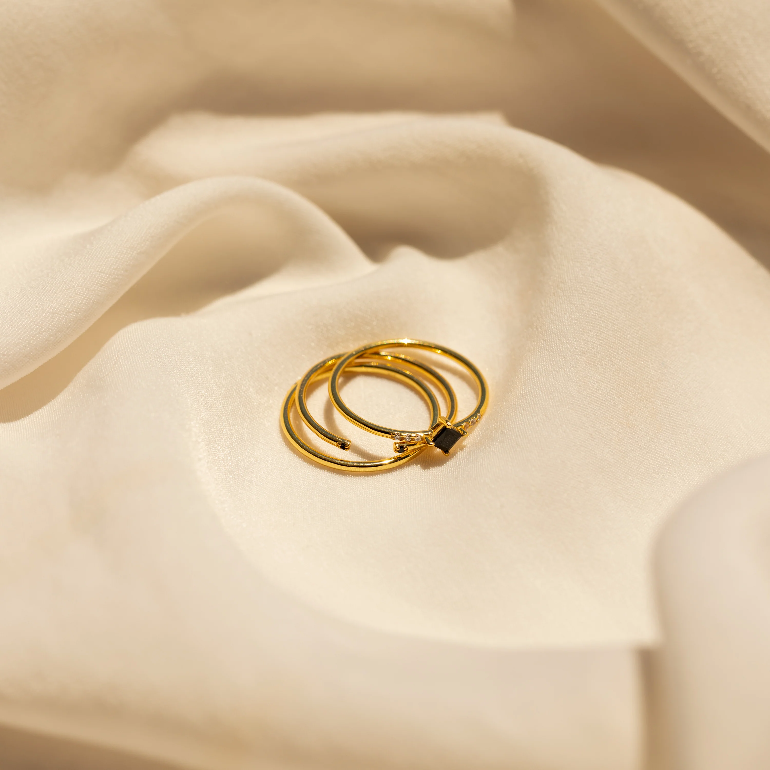 Black Abyss Ring Set in 18K Gold - Image 6