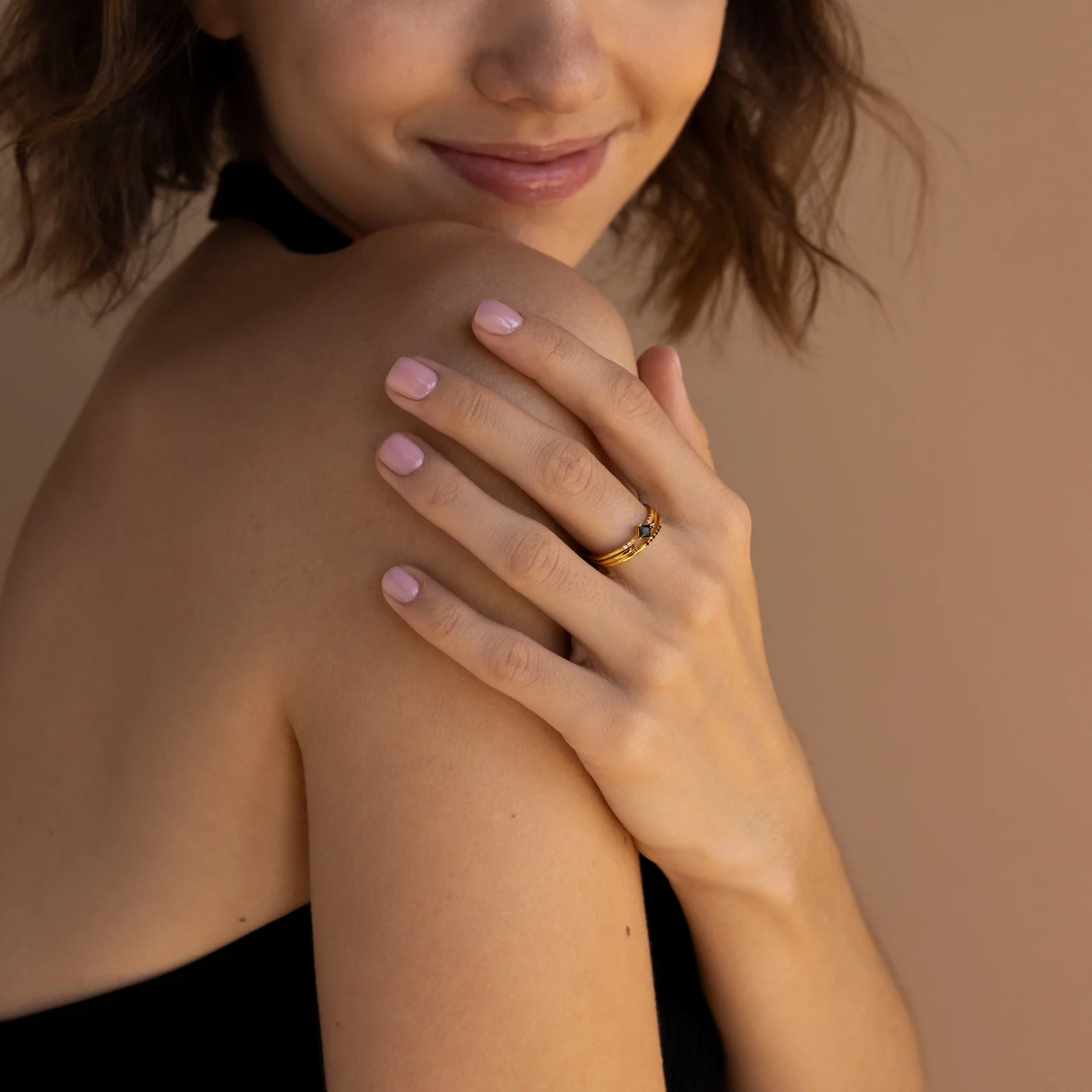 Black Abyss Ring Set in 18K Gold - Image 7