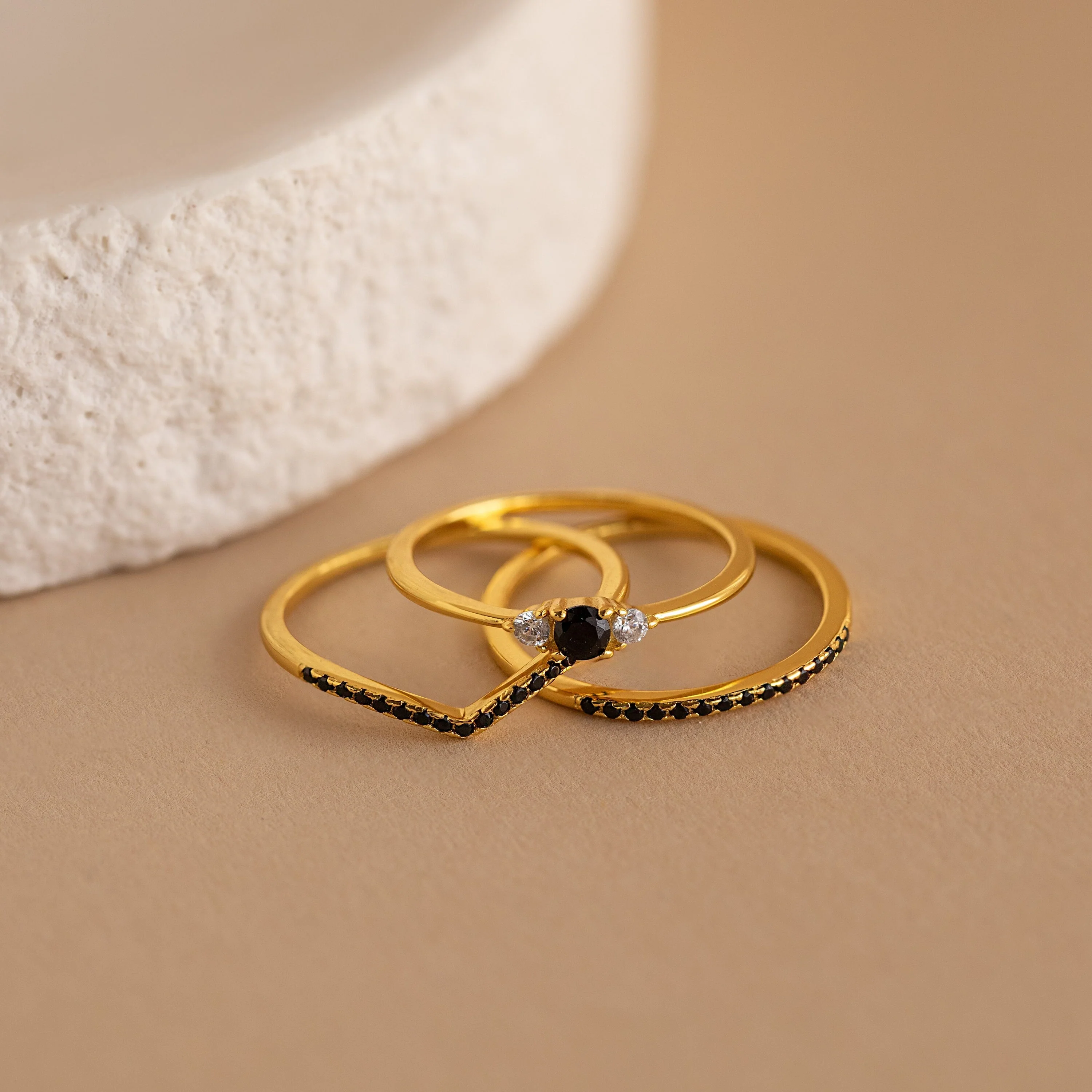 Black Curve Ring Set - Image 8
