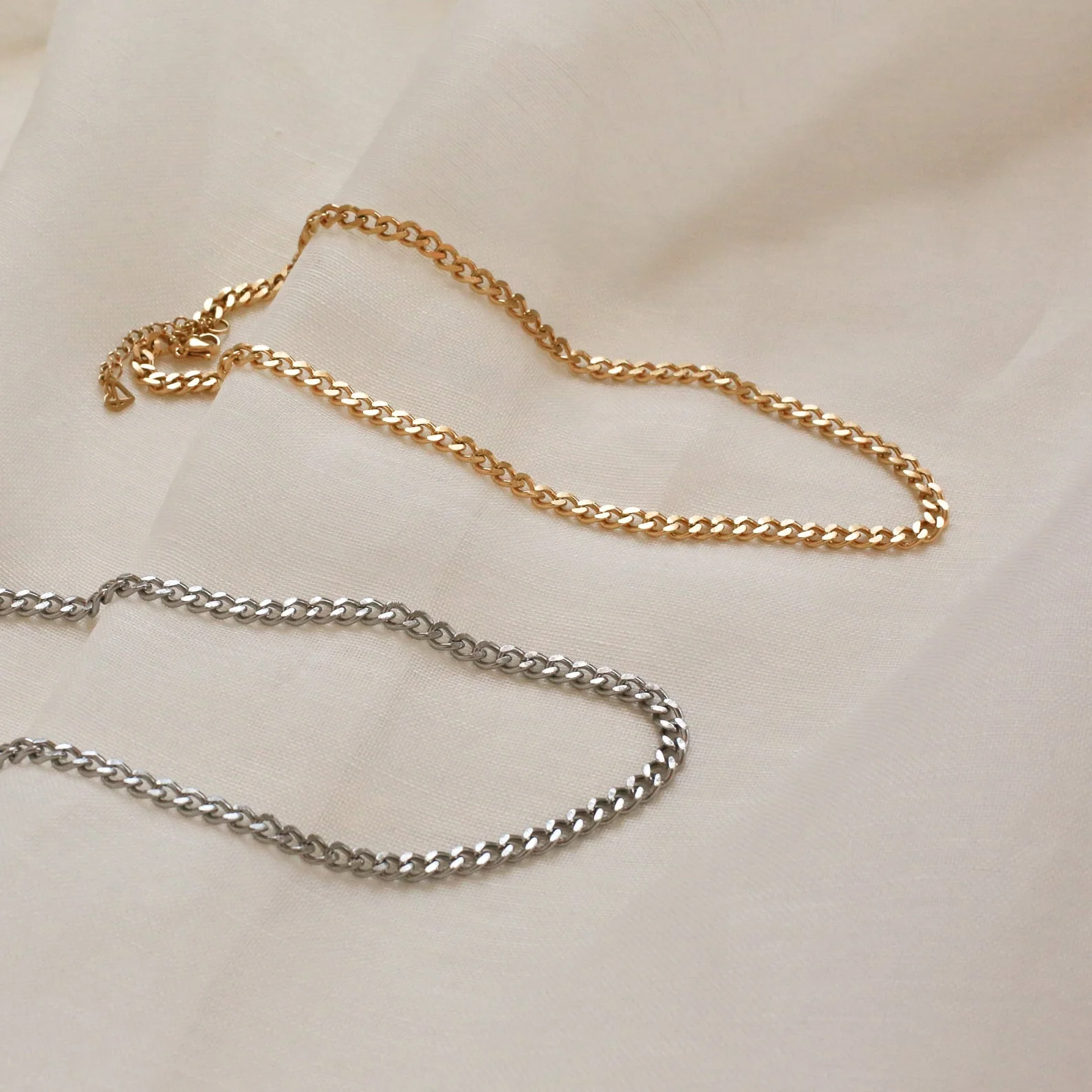 Blake Thick Curb Necklace - Image 3