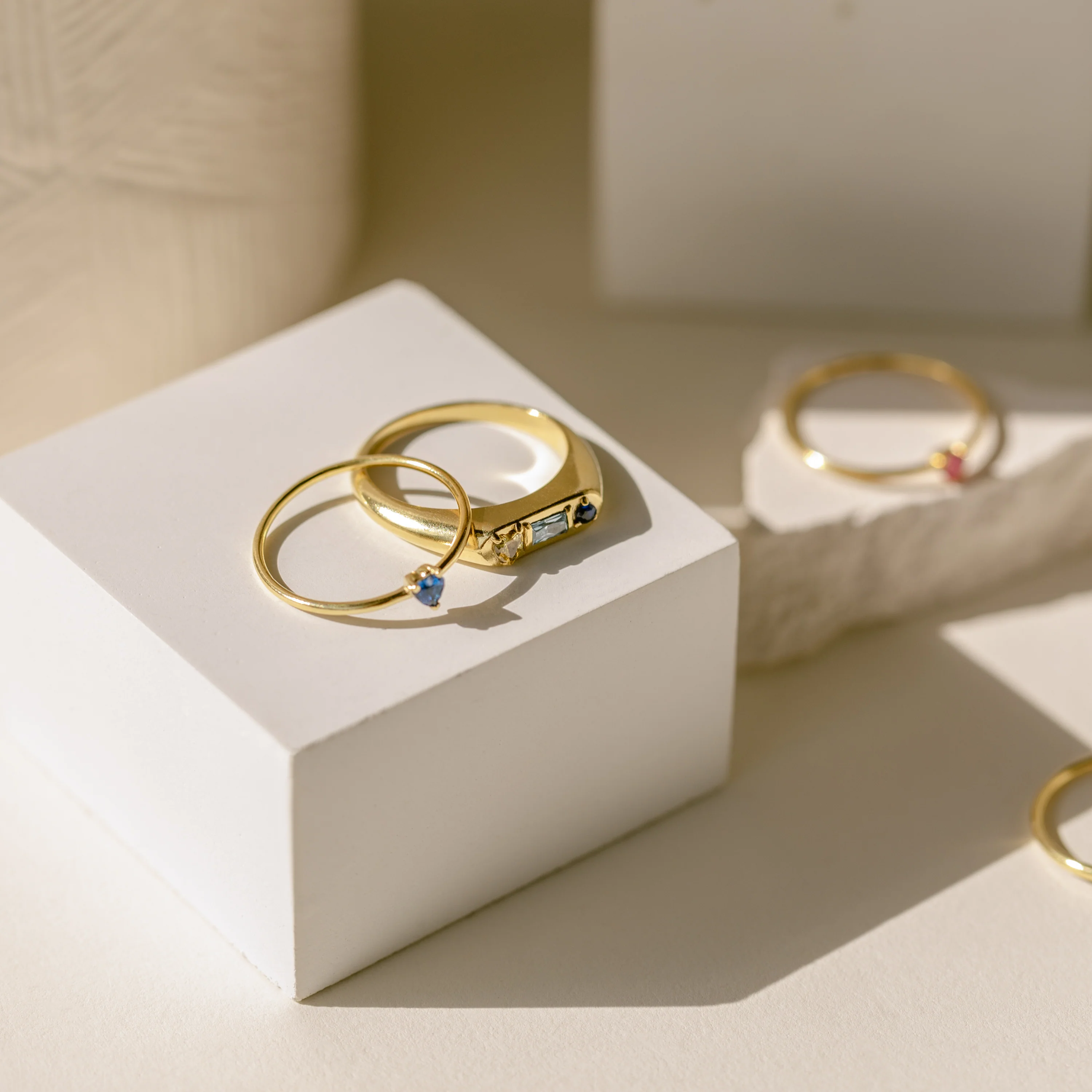 Bold Birthstone Signet Ring in 18K Gold - Image 6