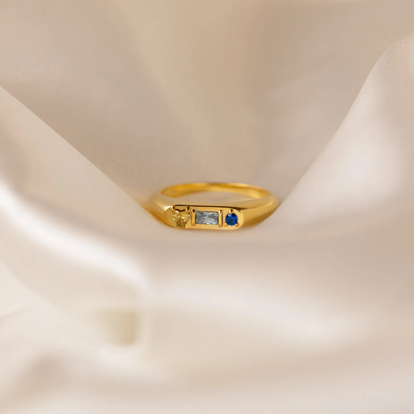 Bold Birthstone Signet Ring in 18K Gold - Image 4