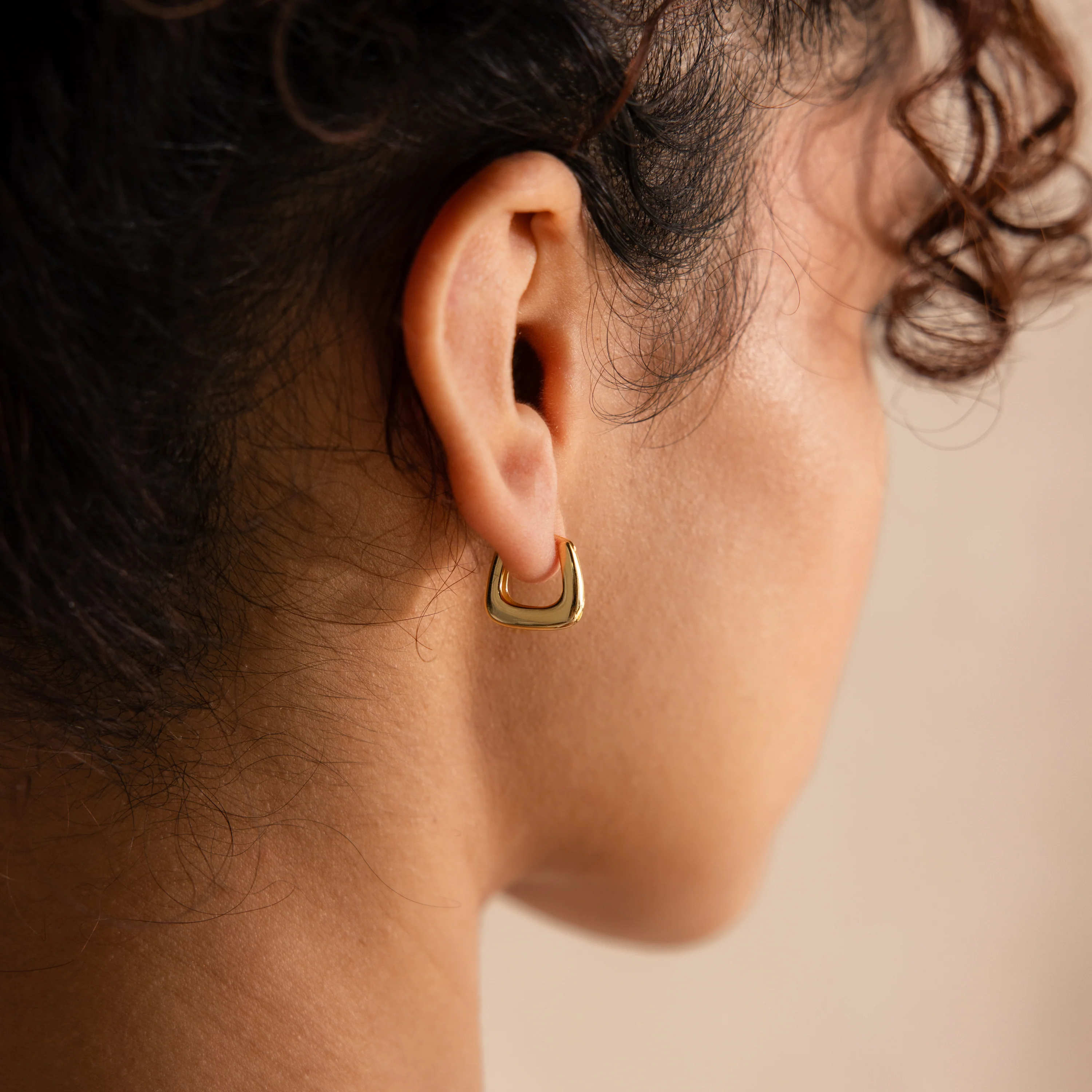 Bold Geometric Hoops in 18K Gold - Image 2