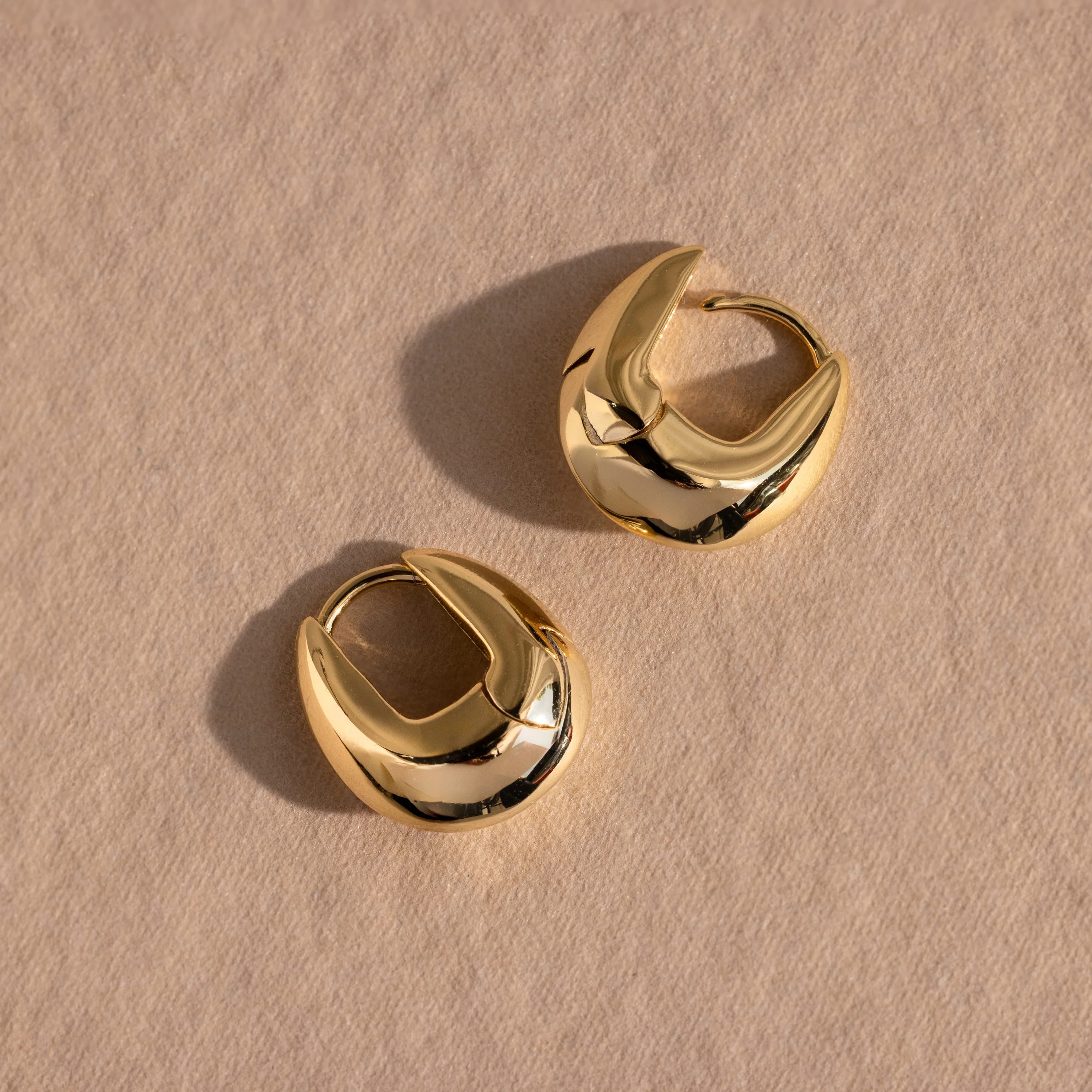 Bold Oval Huggies in 18K Gold - Image 3
