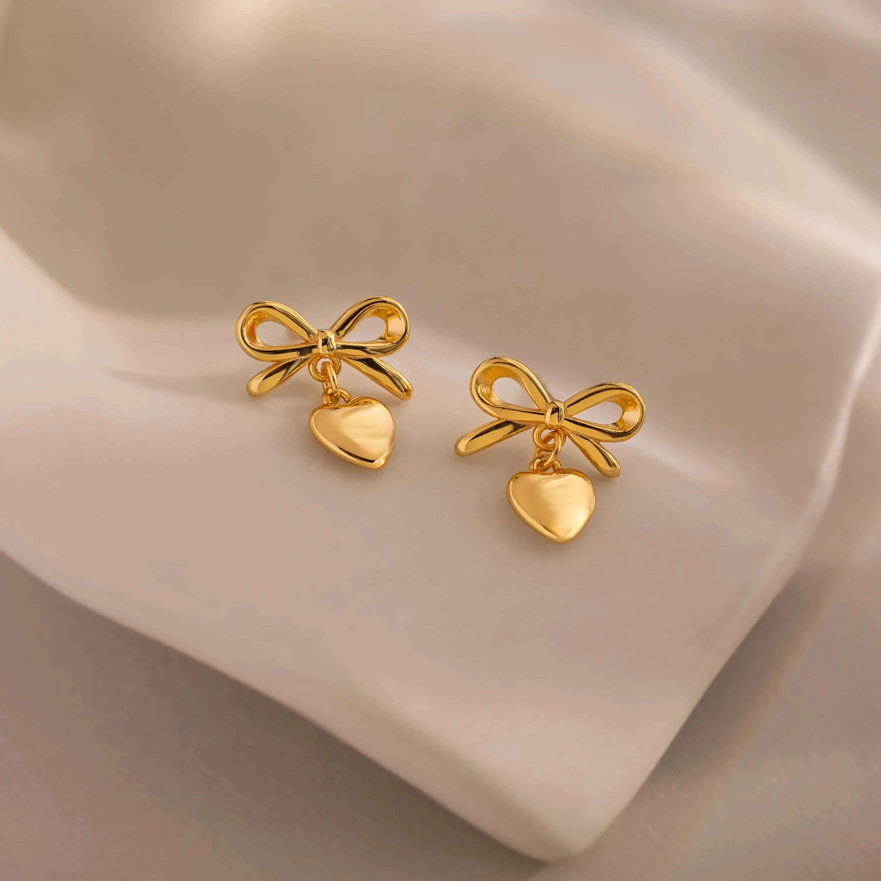 Bow Heart Studs in 18K Gold - Image 3