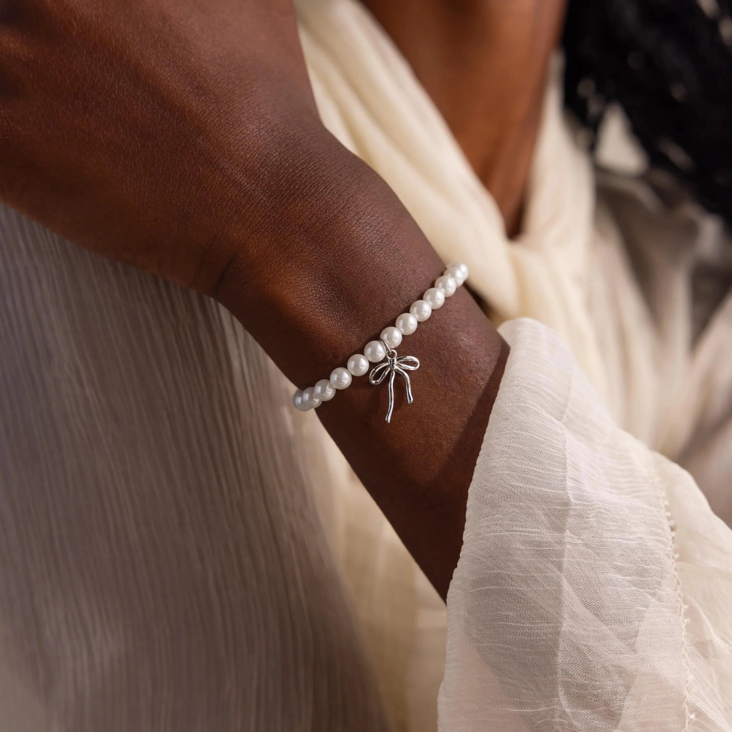 Bow Pearl Bracelet in Silver - Image 2