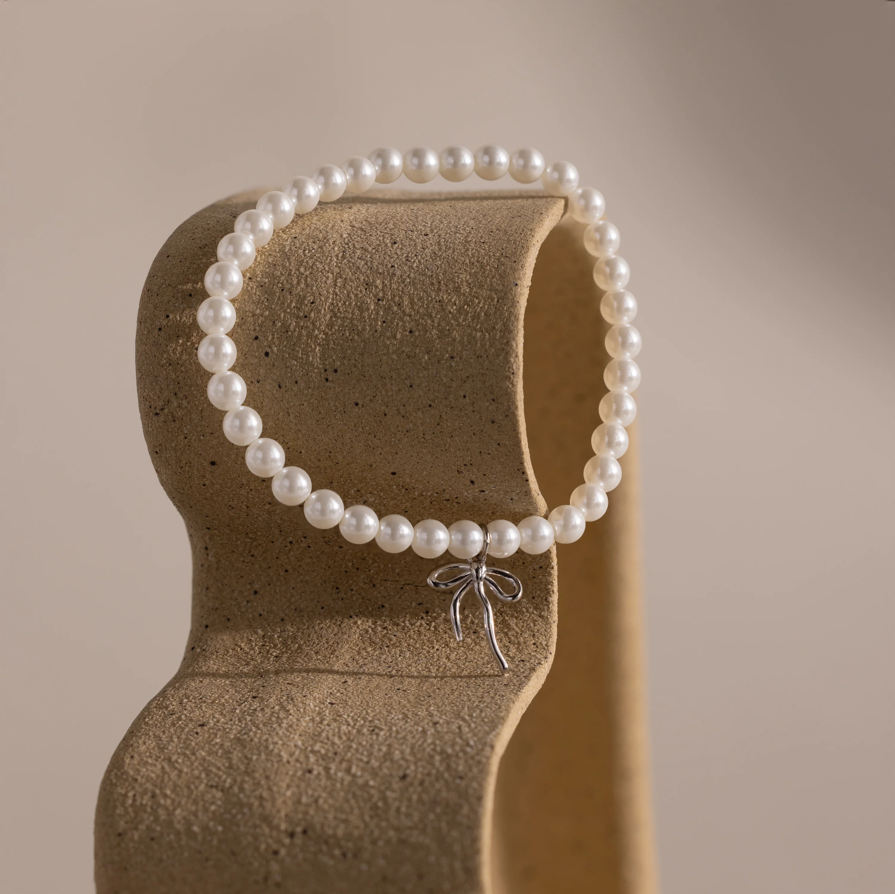Bow Pearl Bracelet in Silver - Image 3