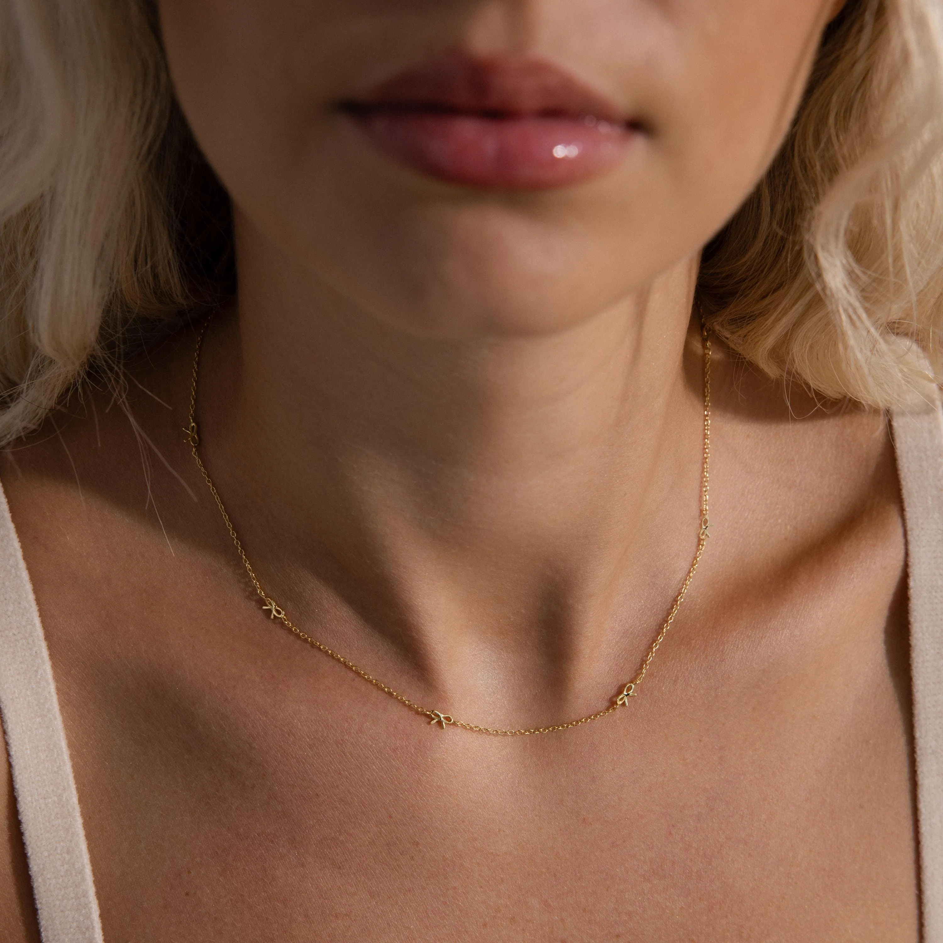Bow Station Necklace in 18K Gold - Image 5