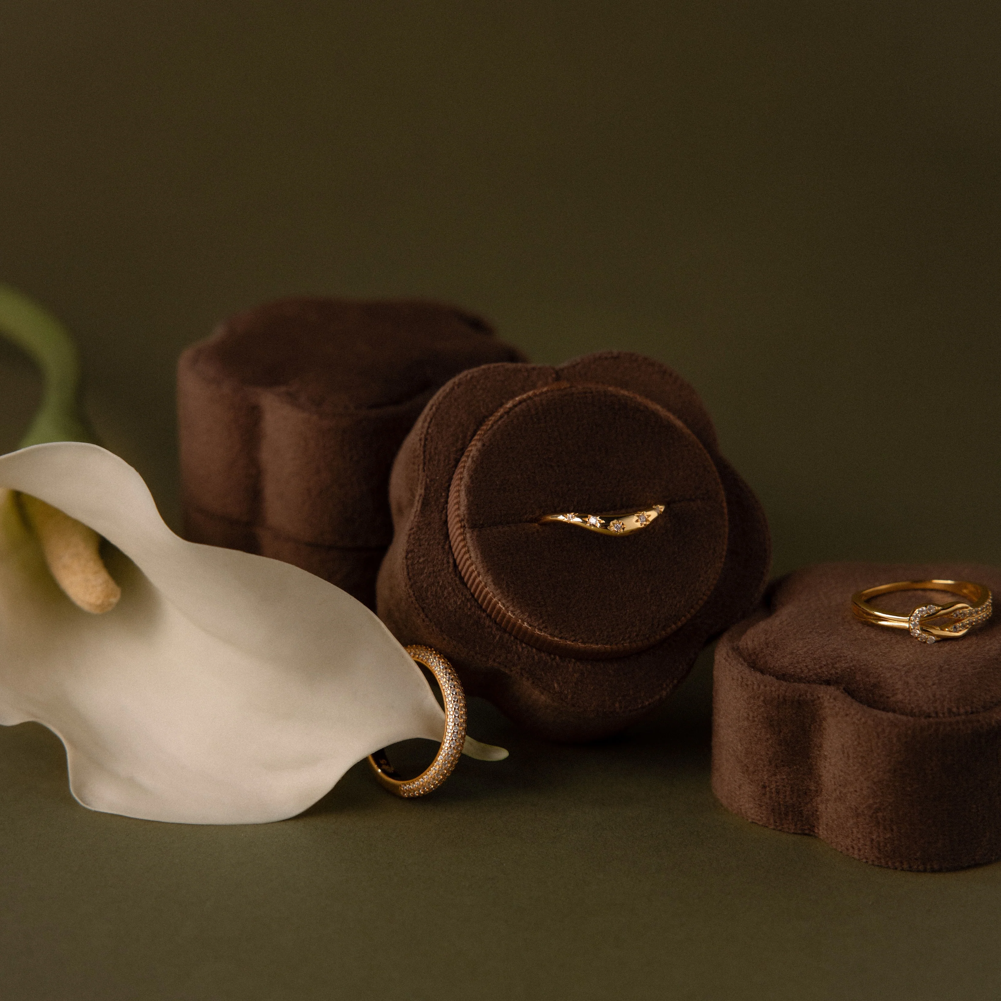 Brown Flower Velvet Ring Box - Image 2