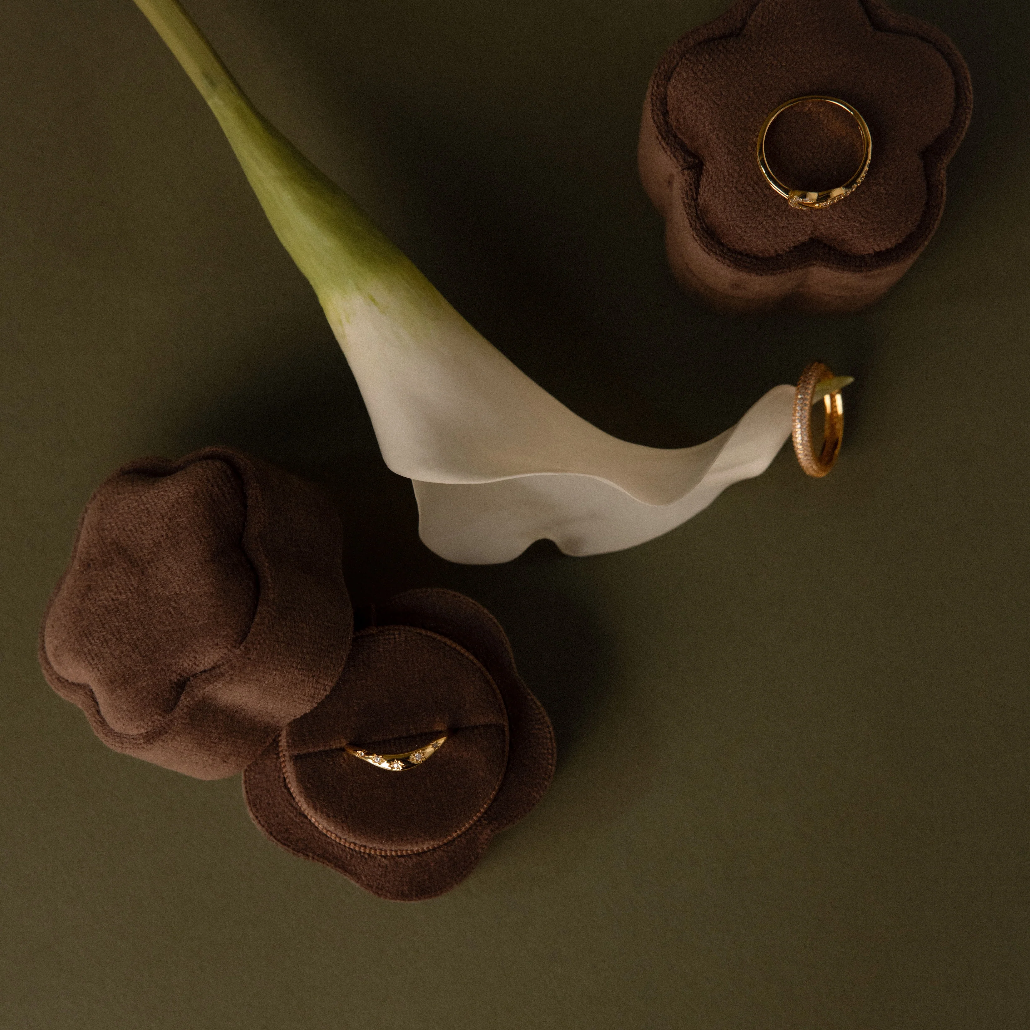 Brown Flower Velvet Ring Box - Image 4