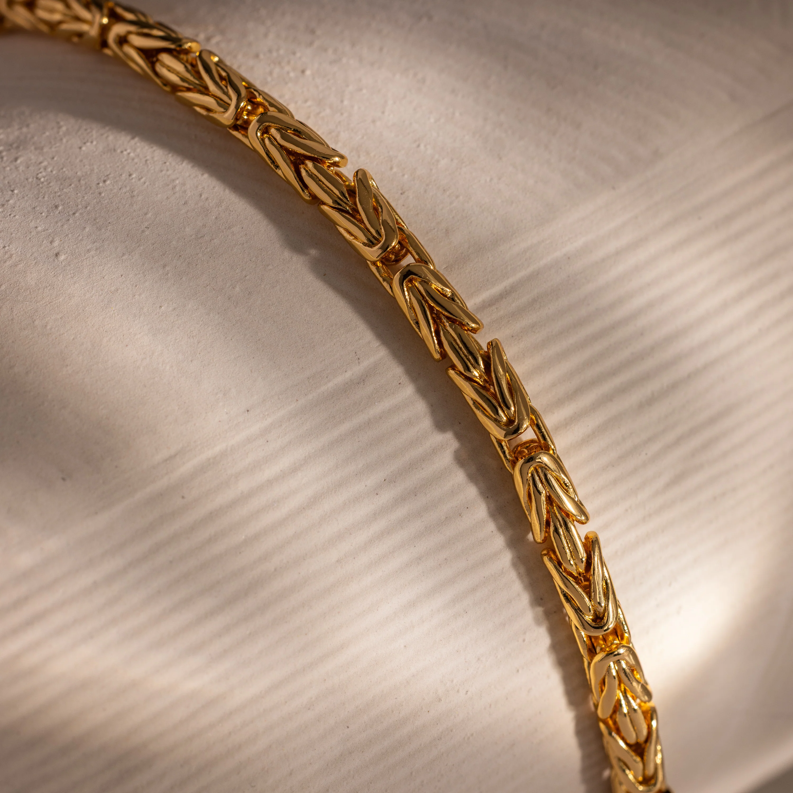 Byzantine Link Bracelet in 18K Gold - Image 3