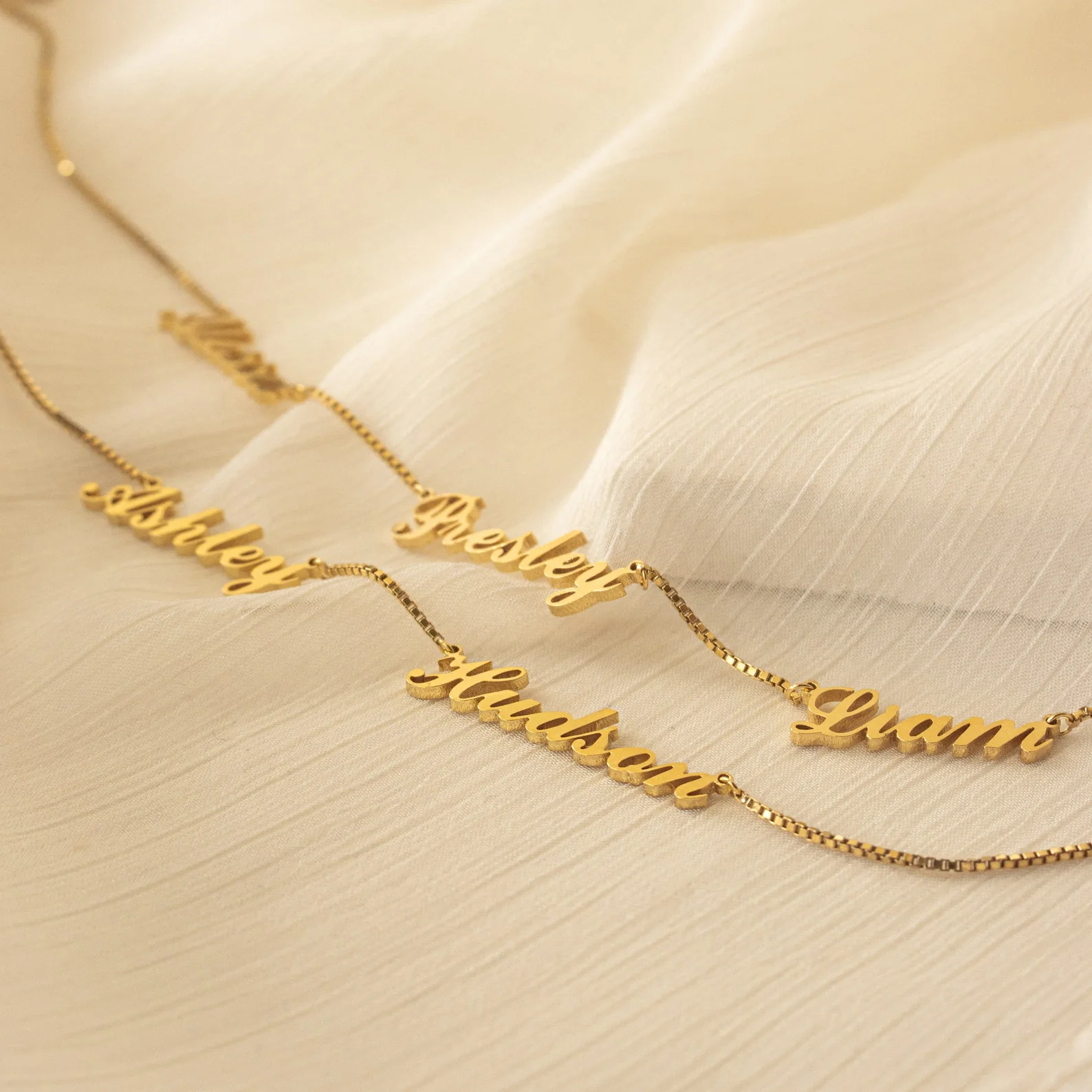 Carrie Box Chain Multiple Name Necklace in 18K Gold