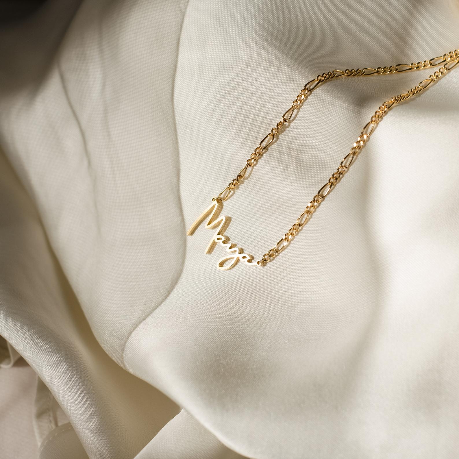 Carrie Figaro Chain Name Necklace - Image 6