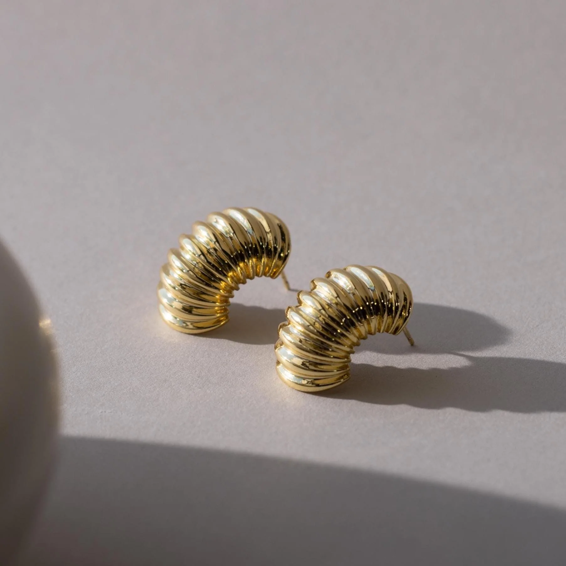 Chunky Ribbed Hoops in 18K Gold - Image 6
