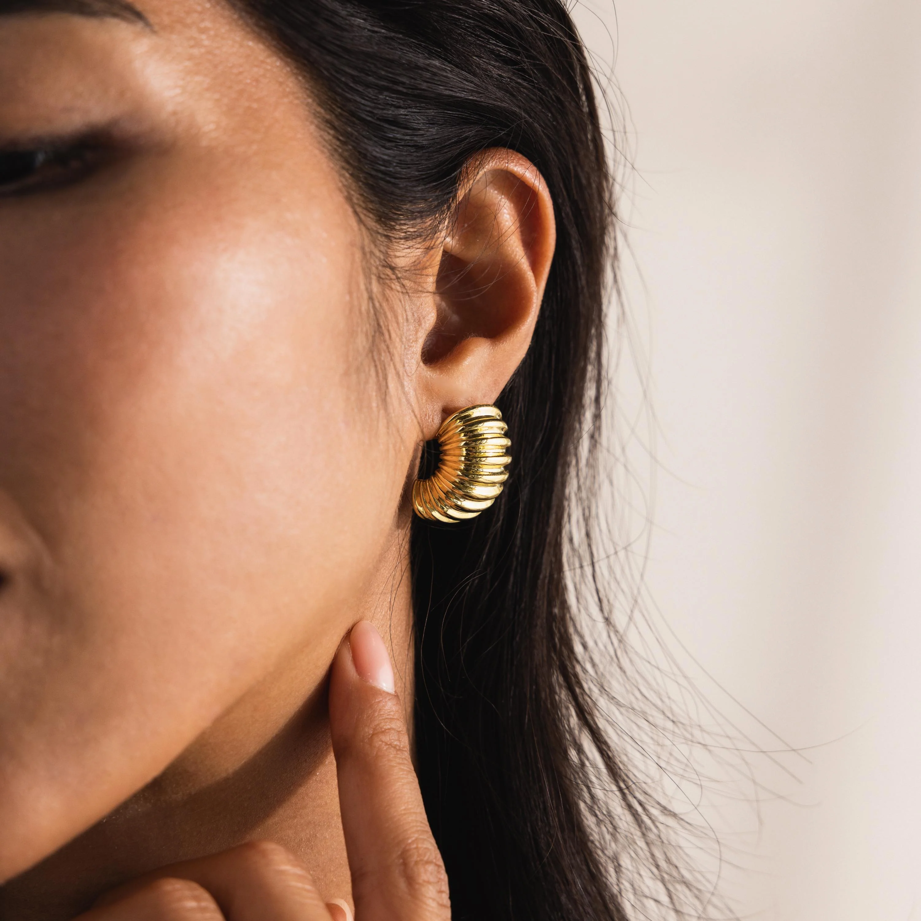 Chunky Ribbed Hoops in 18K Gold - Image 2