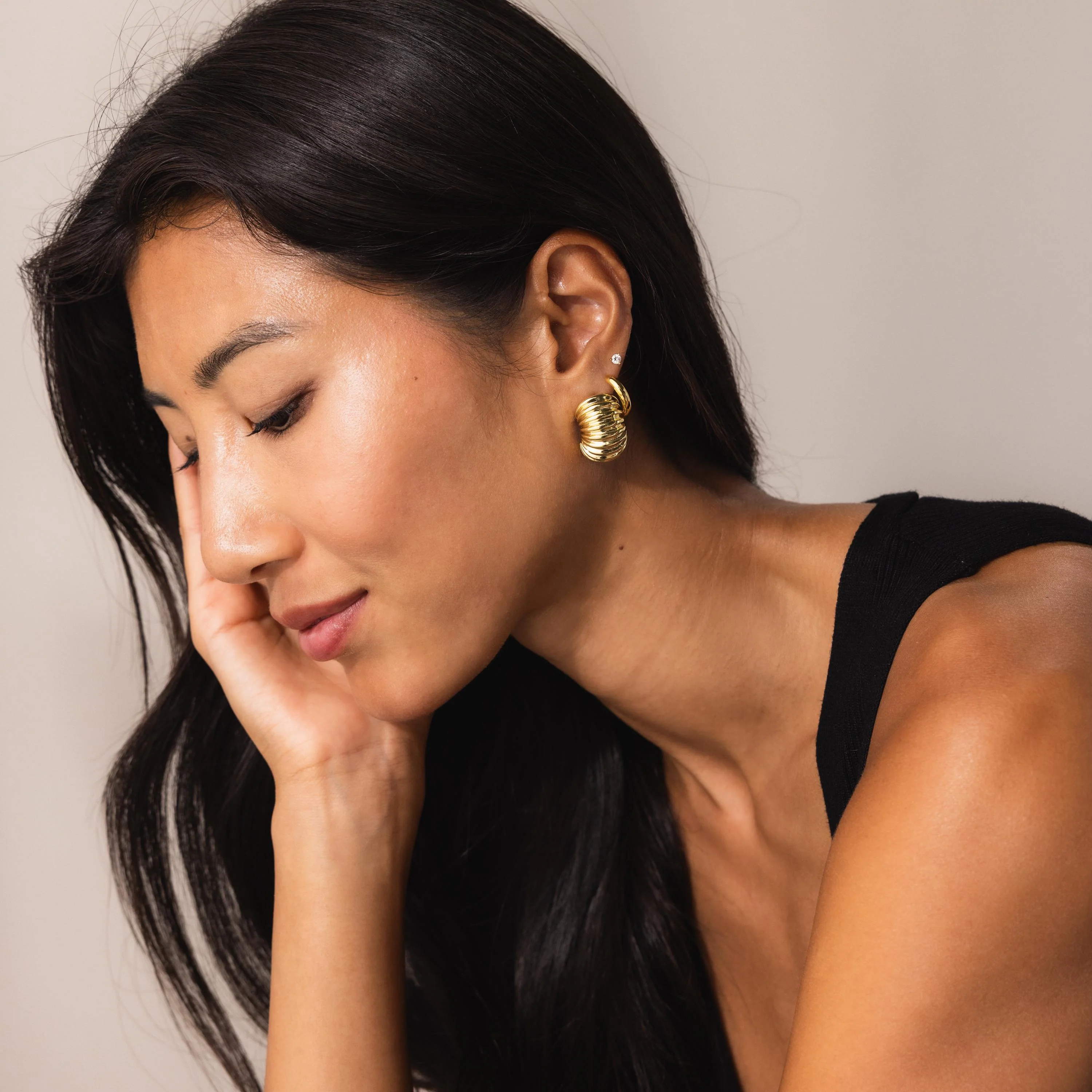 Chunky Ribbed Hoops in 18K Gold - Image 5