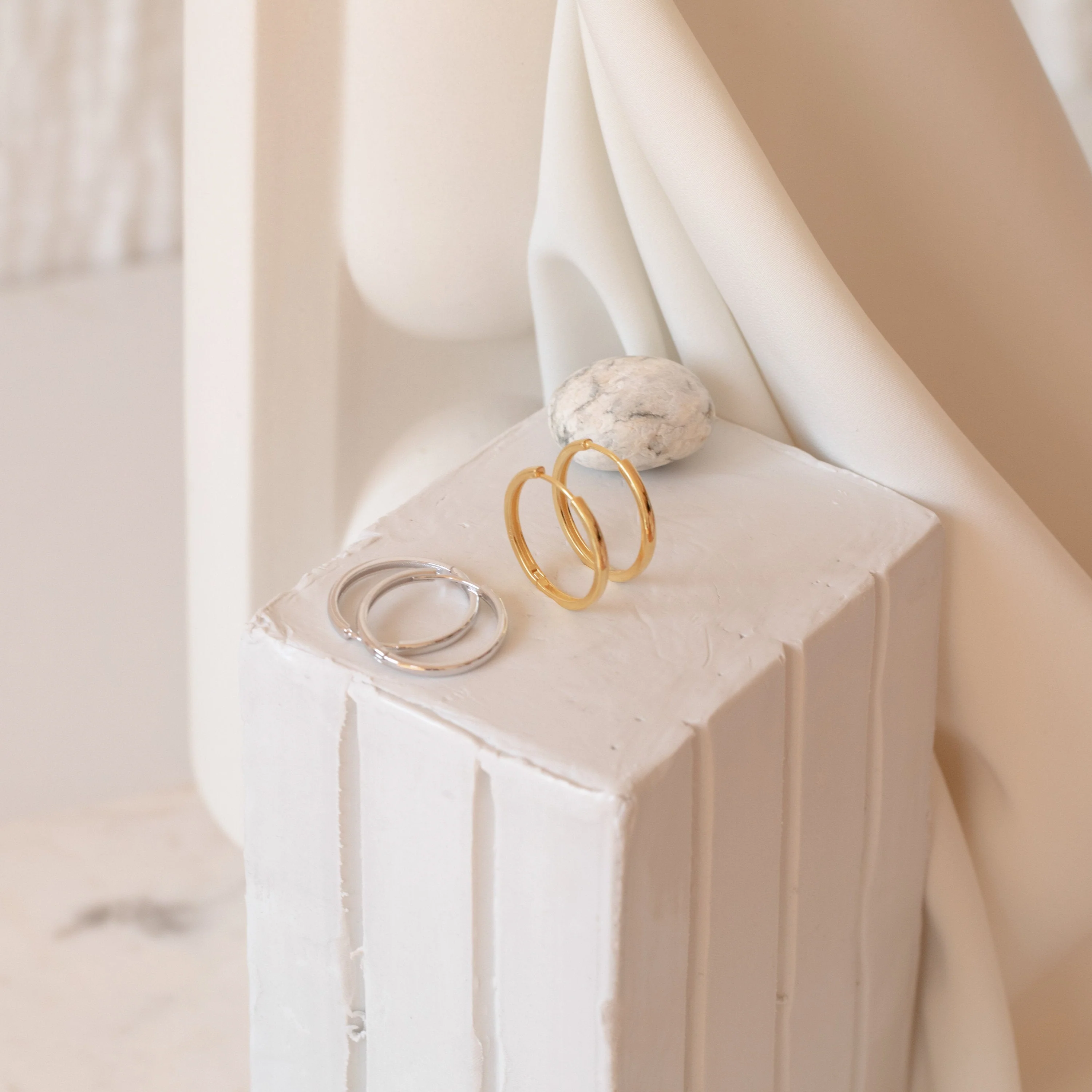 Classic Hoops in 18K Gold - Image 3