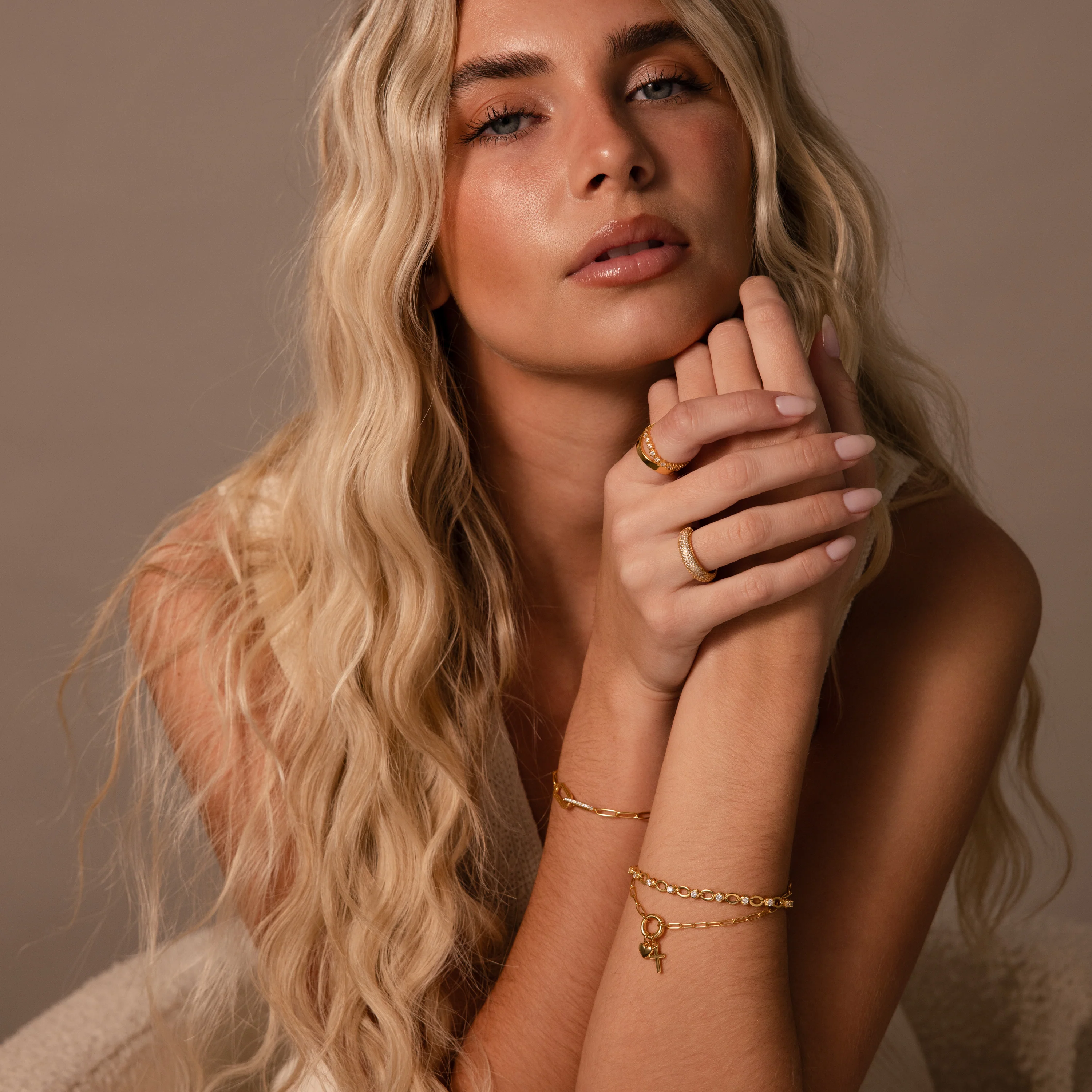 Cross & Heart Charm Bracelet in 18K Gold - Image 8