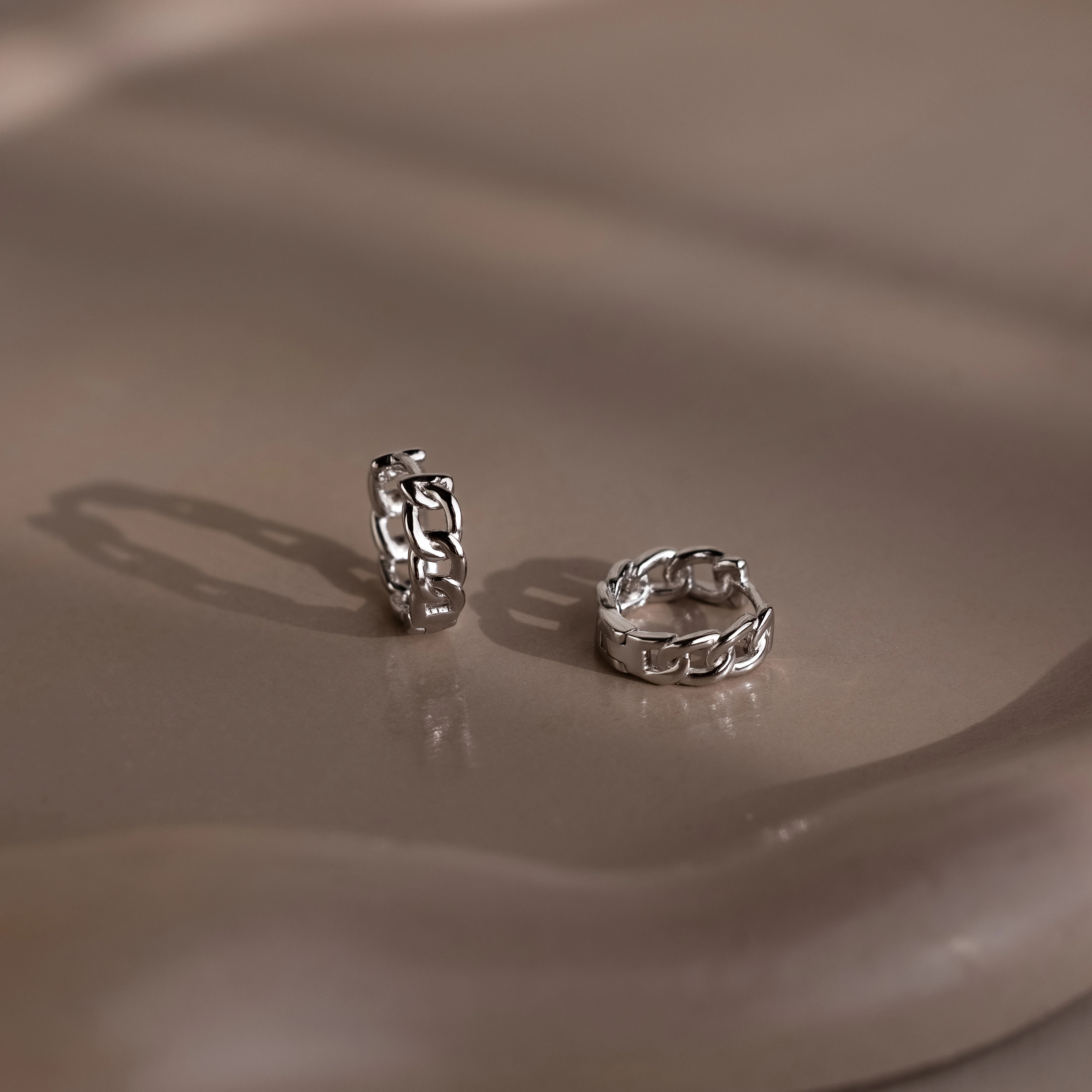 Curb Huggies in Silver - Image 3