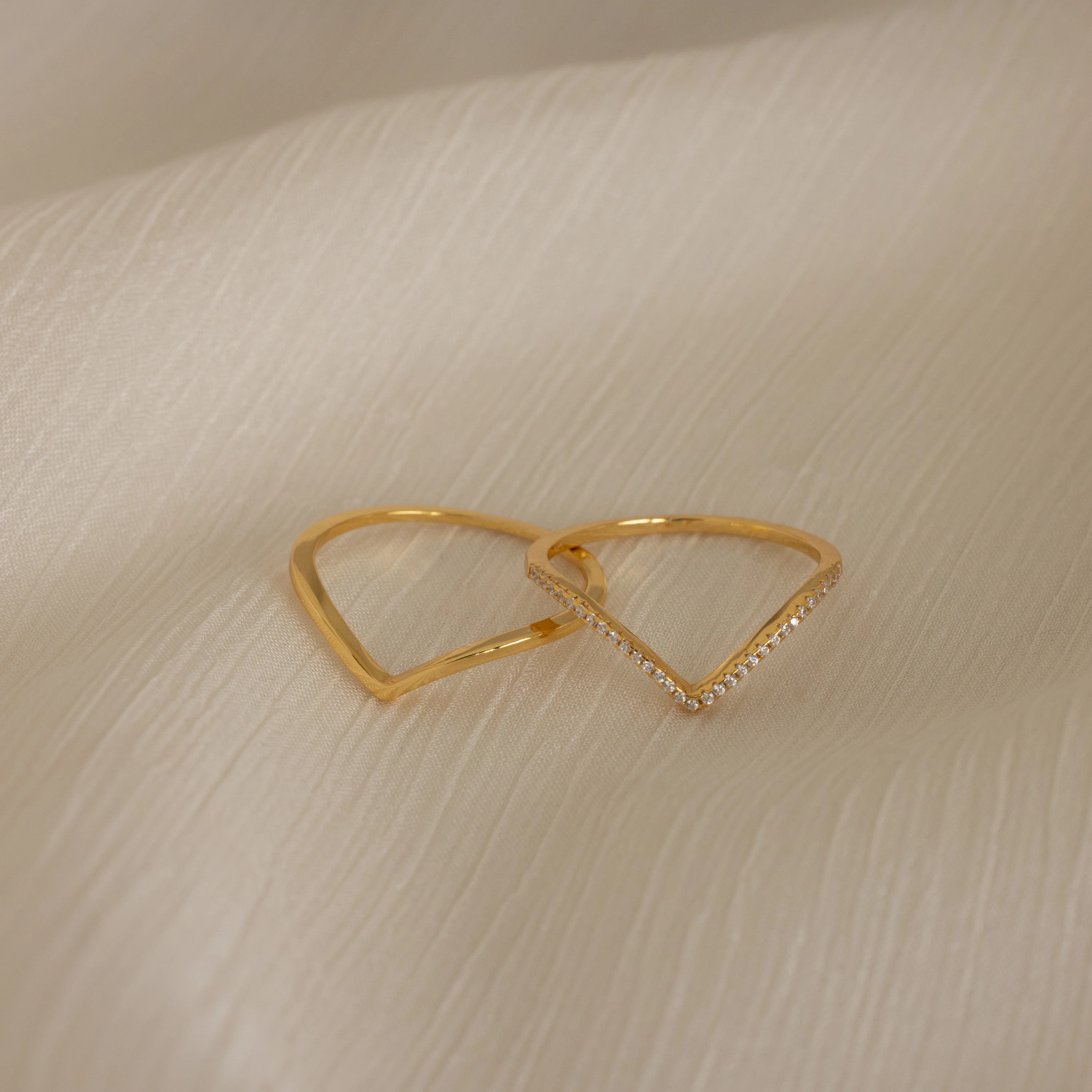 Curve Stacking Set in 18K Gold - Image 7