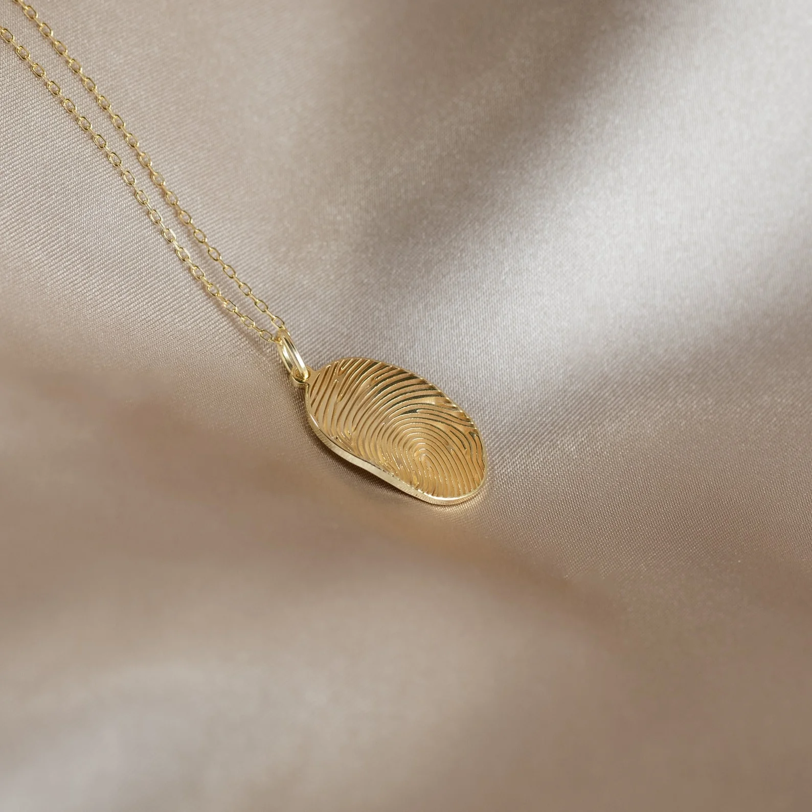 Custom Fingerprint Necklace in 18K Gold - Image 4