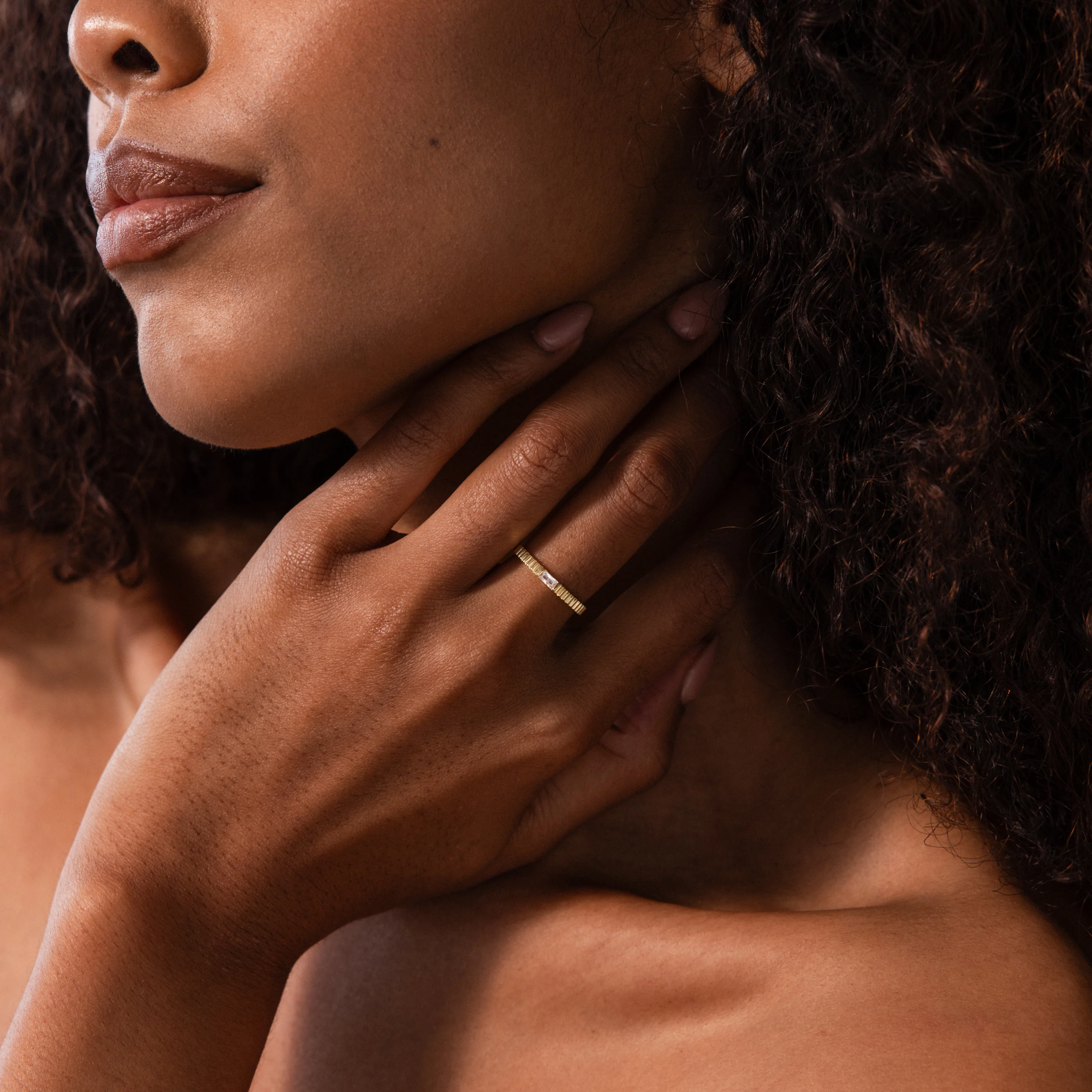 Dainty Ribbed Alexandrite Ring - Image 2
