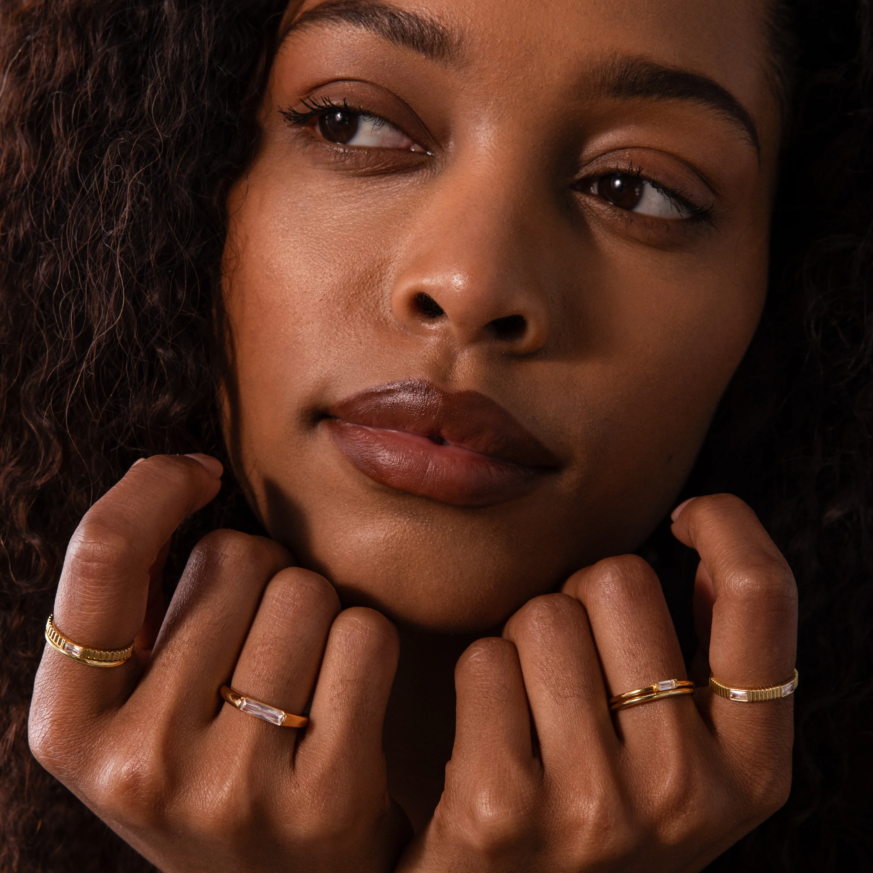 Dainty Ribbed Emerald Ring - Image 6