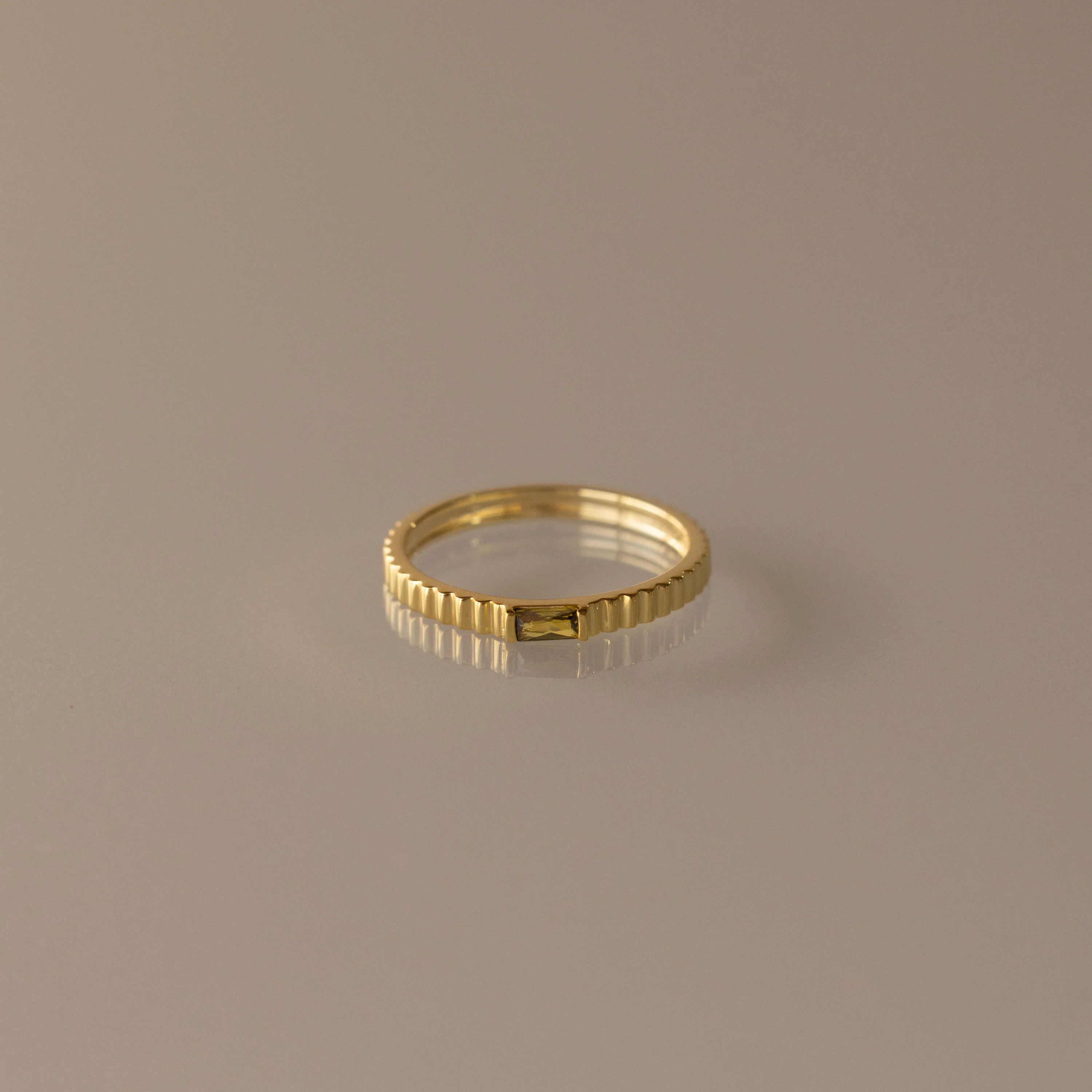 Dainty Ribbed Peridot Ring