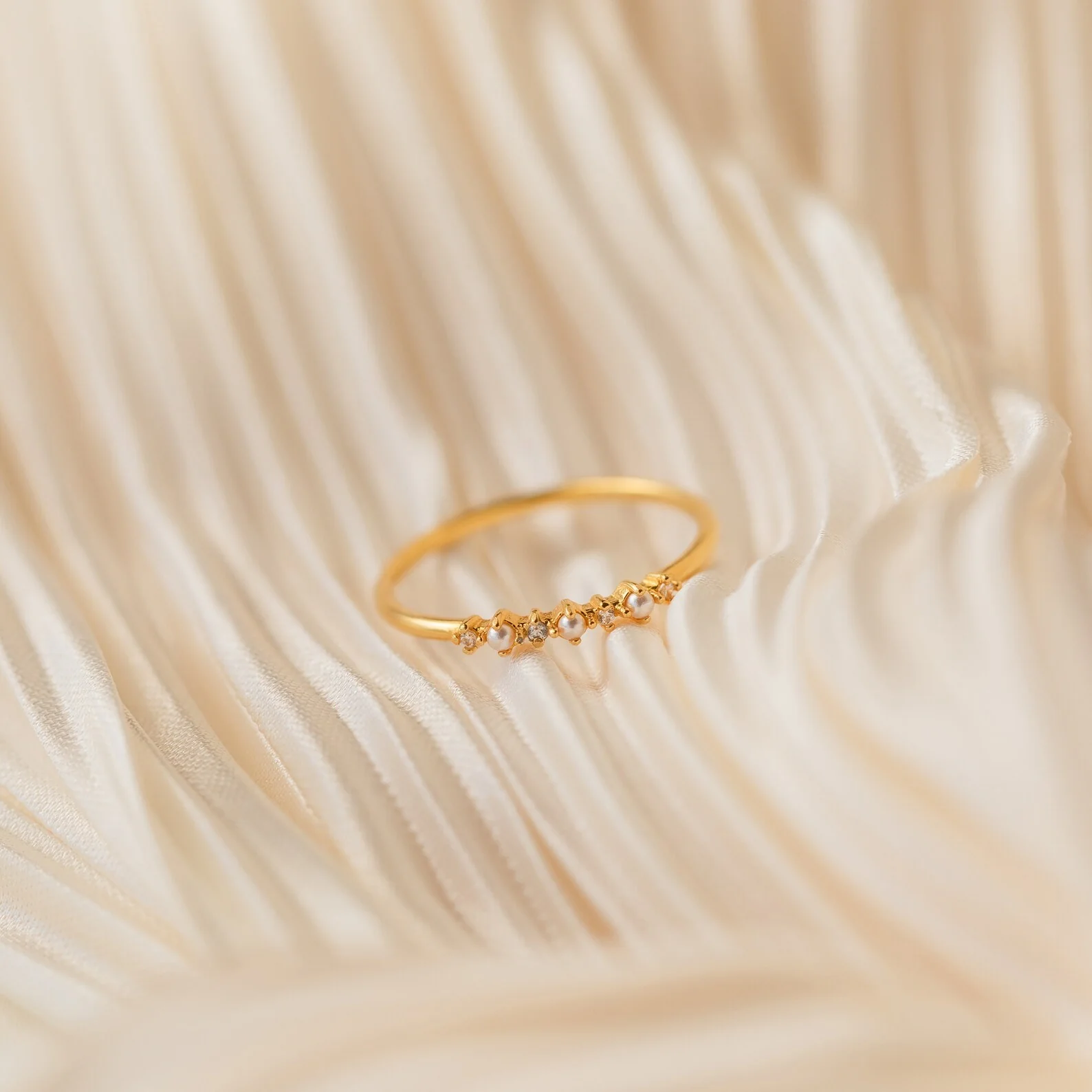 Delicate Pearl Diamond Ring in 18K Gold - Image 4
