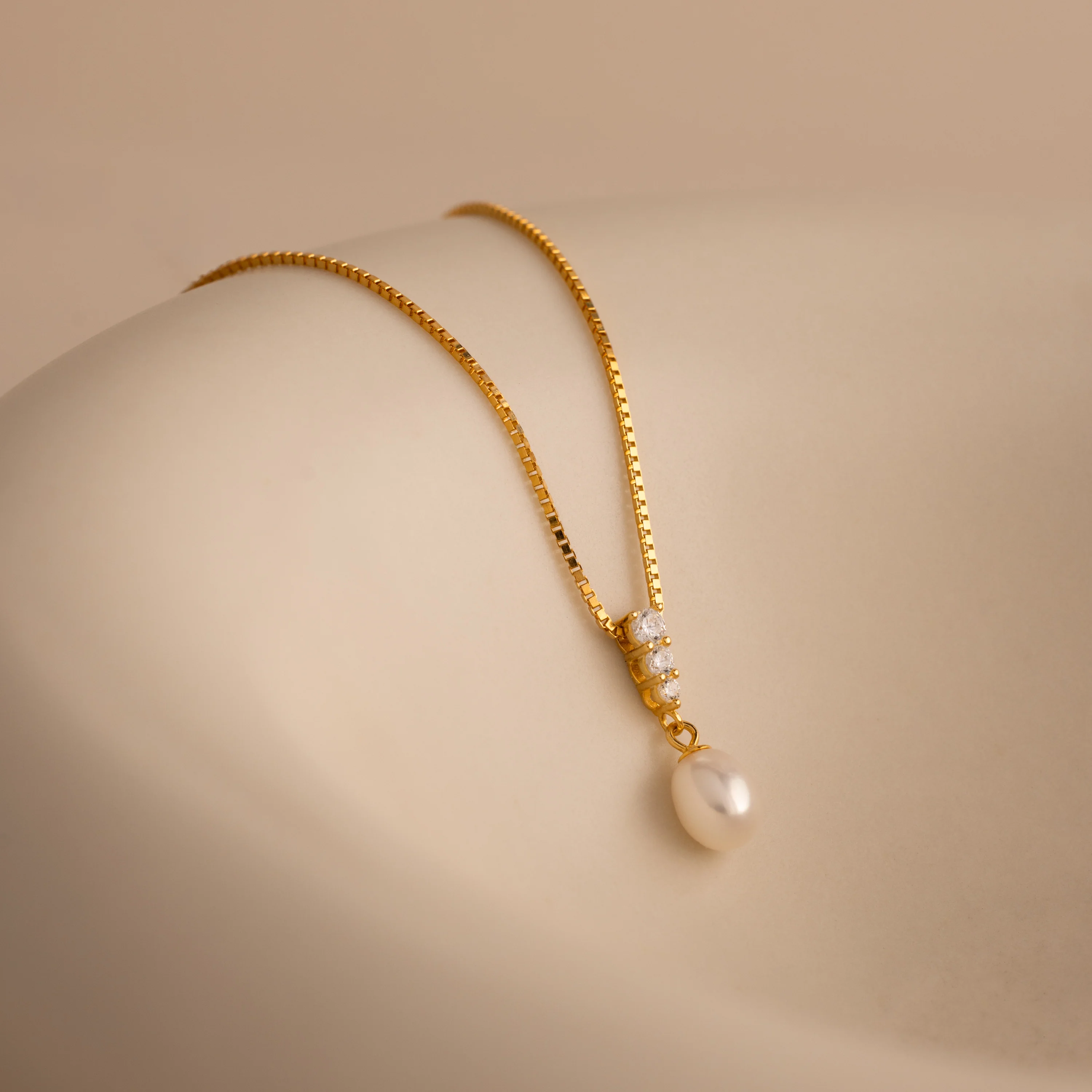 Diamond Pearl Droplet Necklace in 18K Gold - Image 3