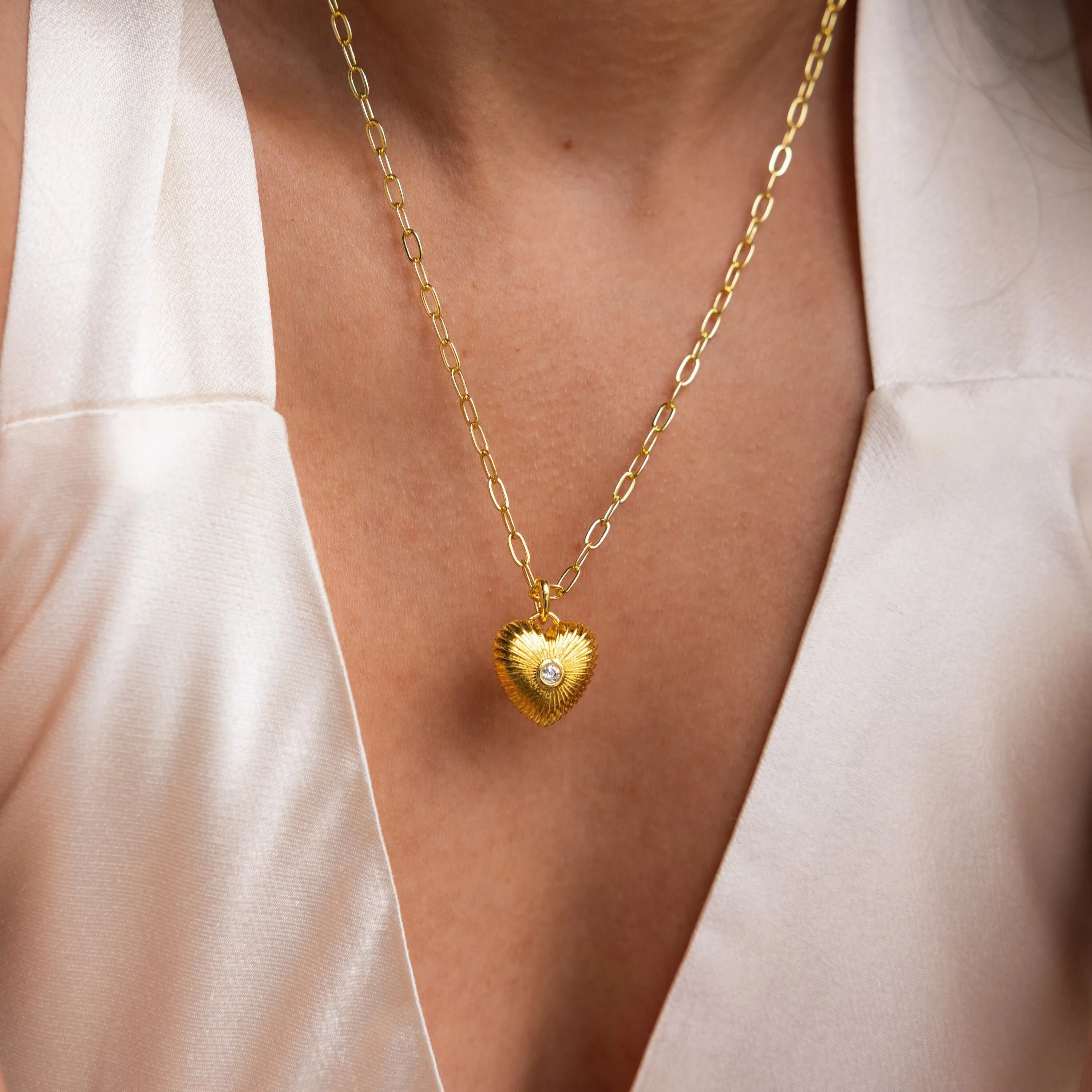 Diamond Ribbed Heart Necklace - Image 2