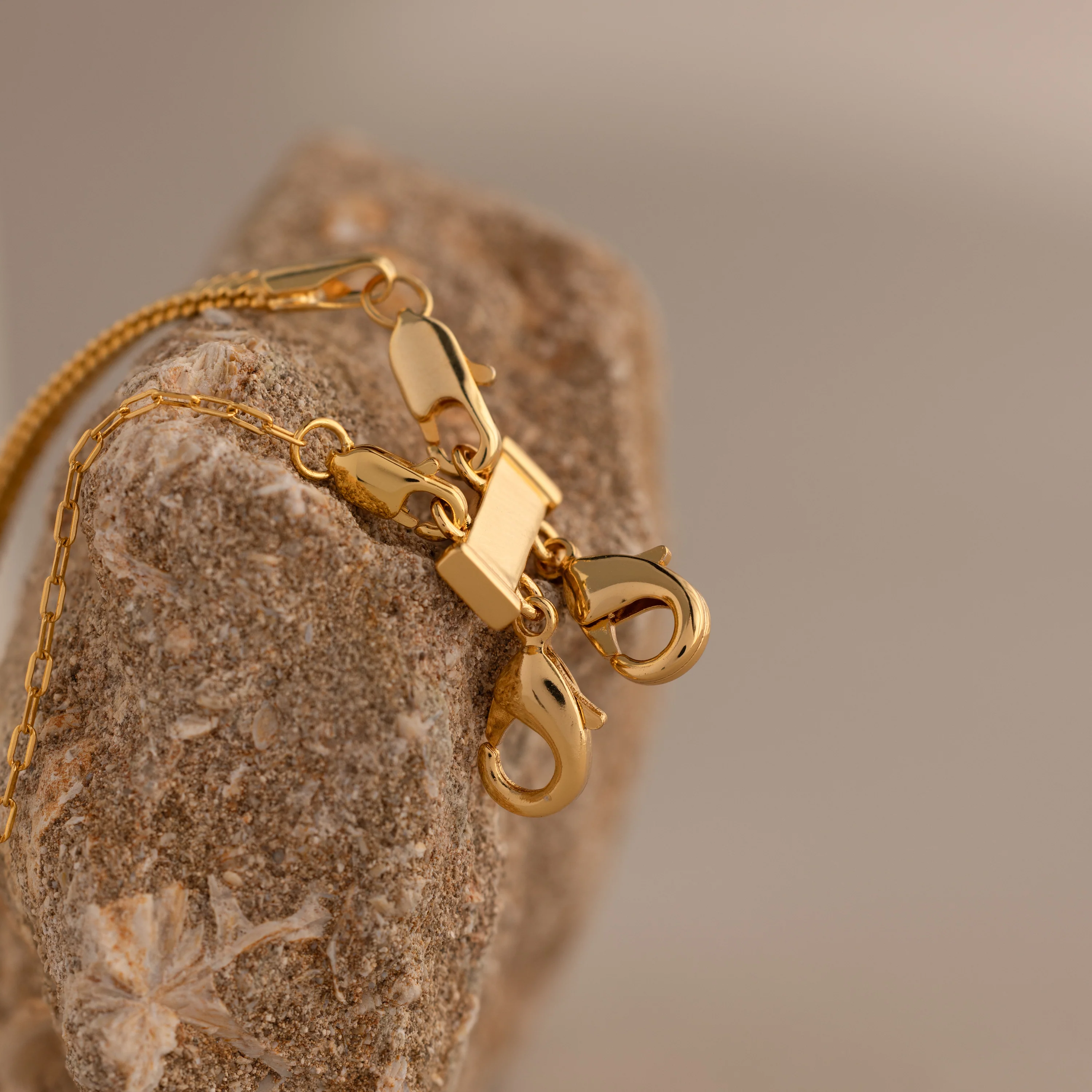 Double Layering Clasp in 18K Gold - Image 3