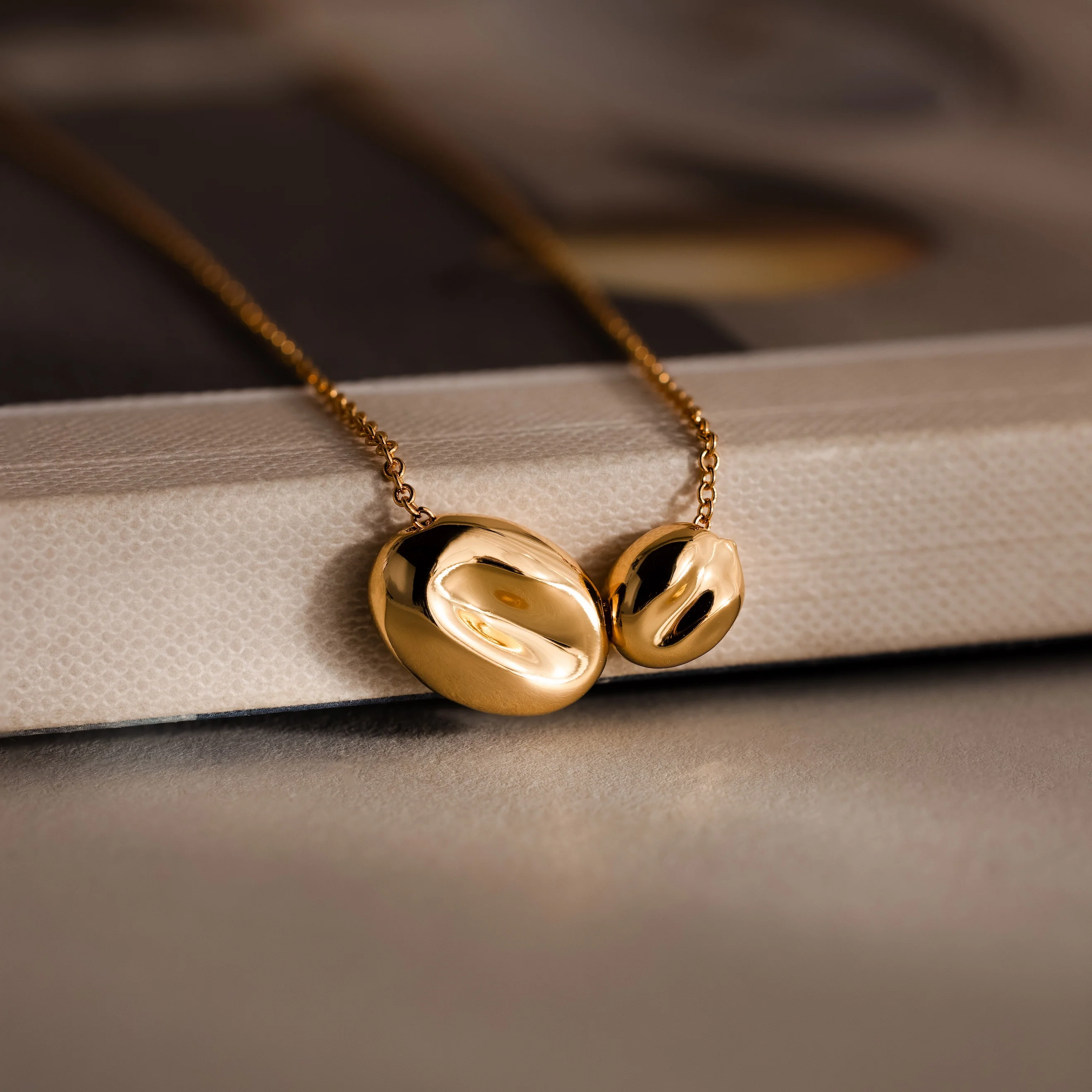 Duo Pebble Necklace in 18K Gold - Image 3