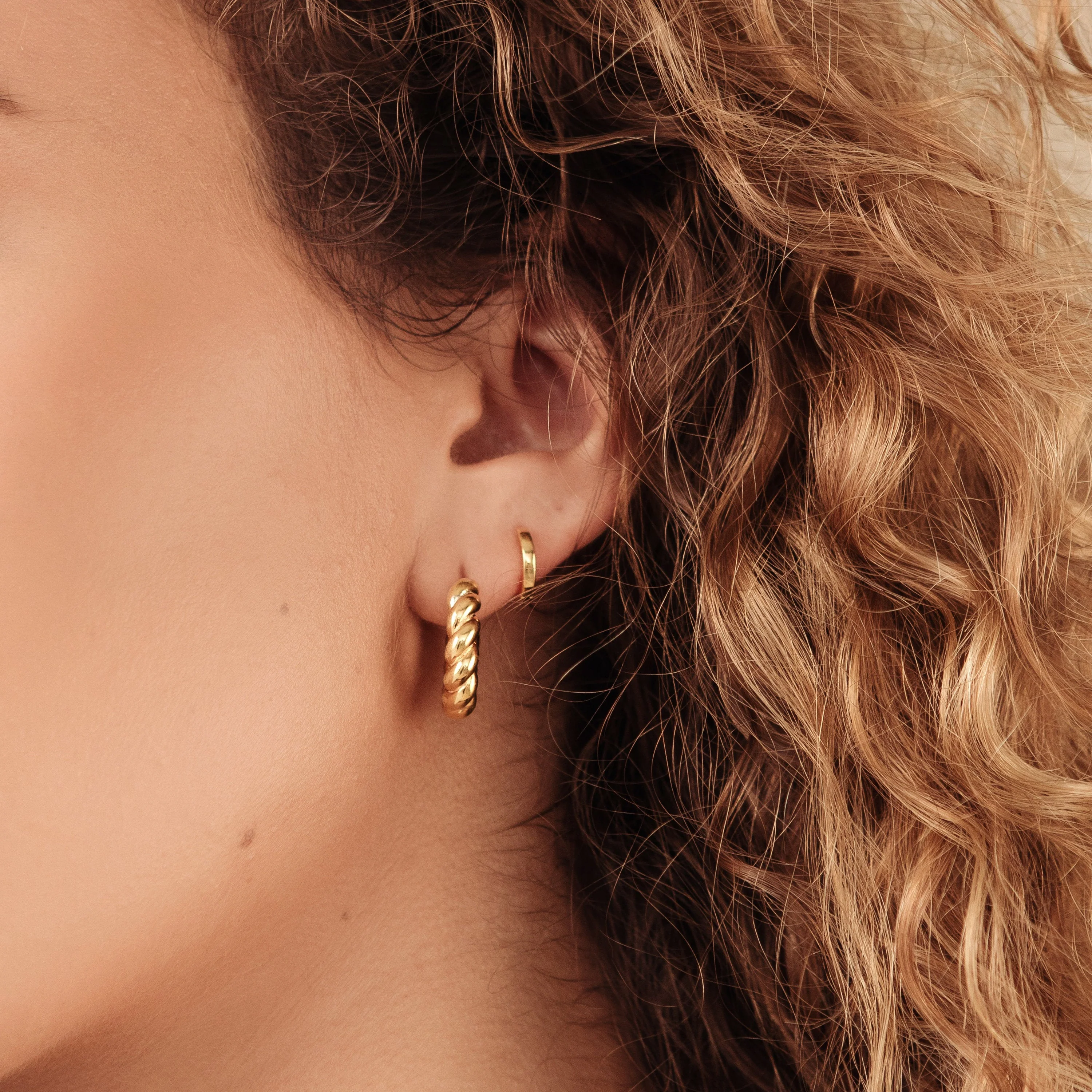 Editor Huggies in 18K Gold - Image 6